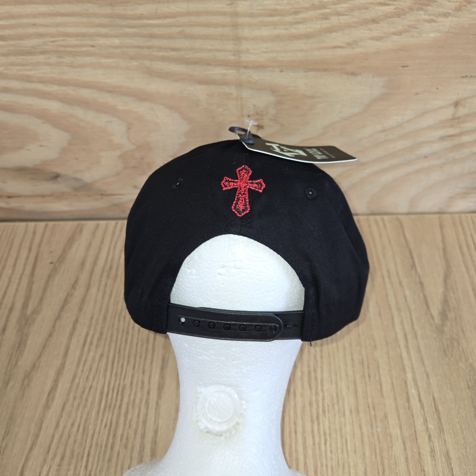 Top Level Hat Skull Head Red Eye Cross Design Black Adj Snap NWT