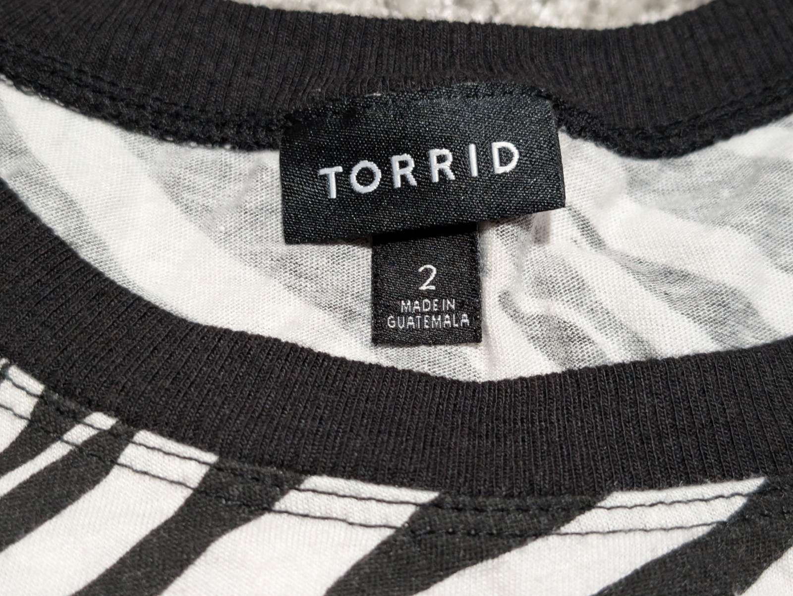 Torrid Womens Zebra Boyfriend Tee T Shirt Size 2 Plus Short Sleeve Crewneck Top