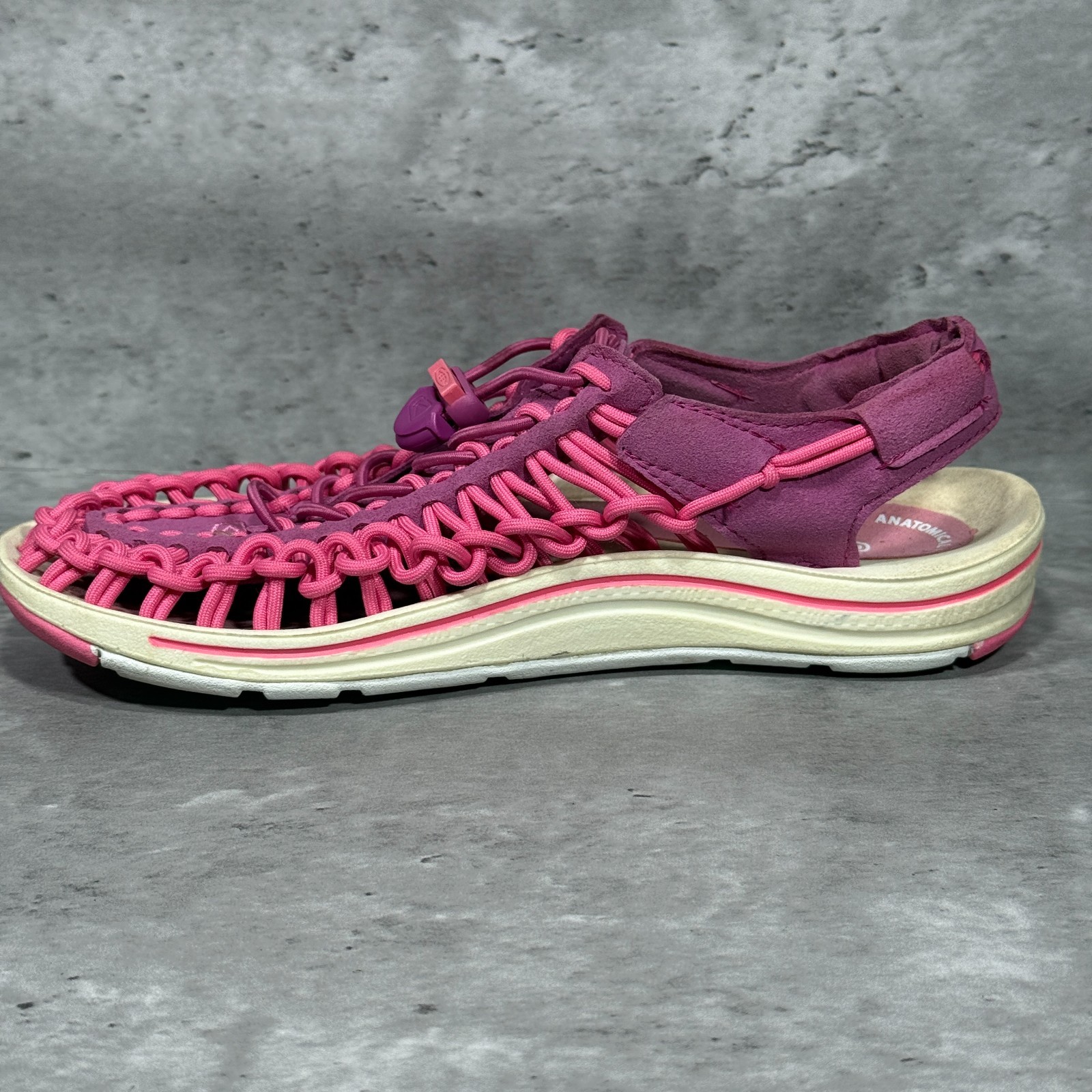 KEEN Uneek Pink Sandals Drawstring Closure Women’s Size 7