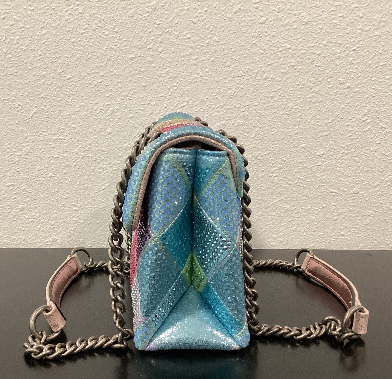 Kurt Geiger Medium 8.5″ x 6″ x 2.75″ Rainbow Iridescent Pink Blue Peach Crystal