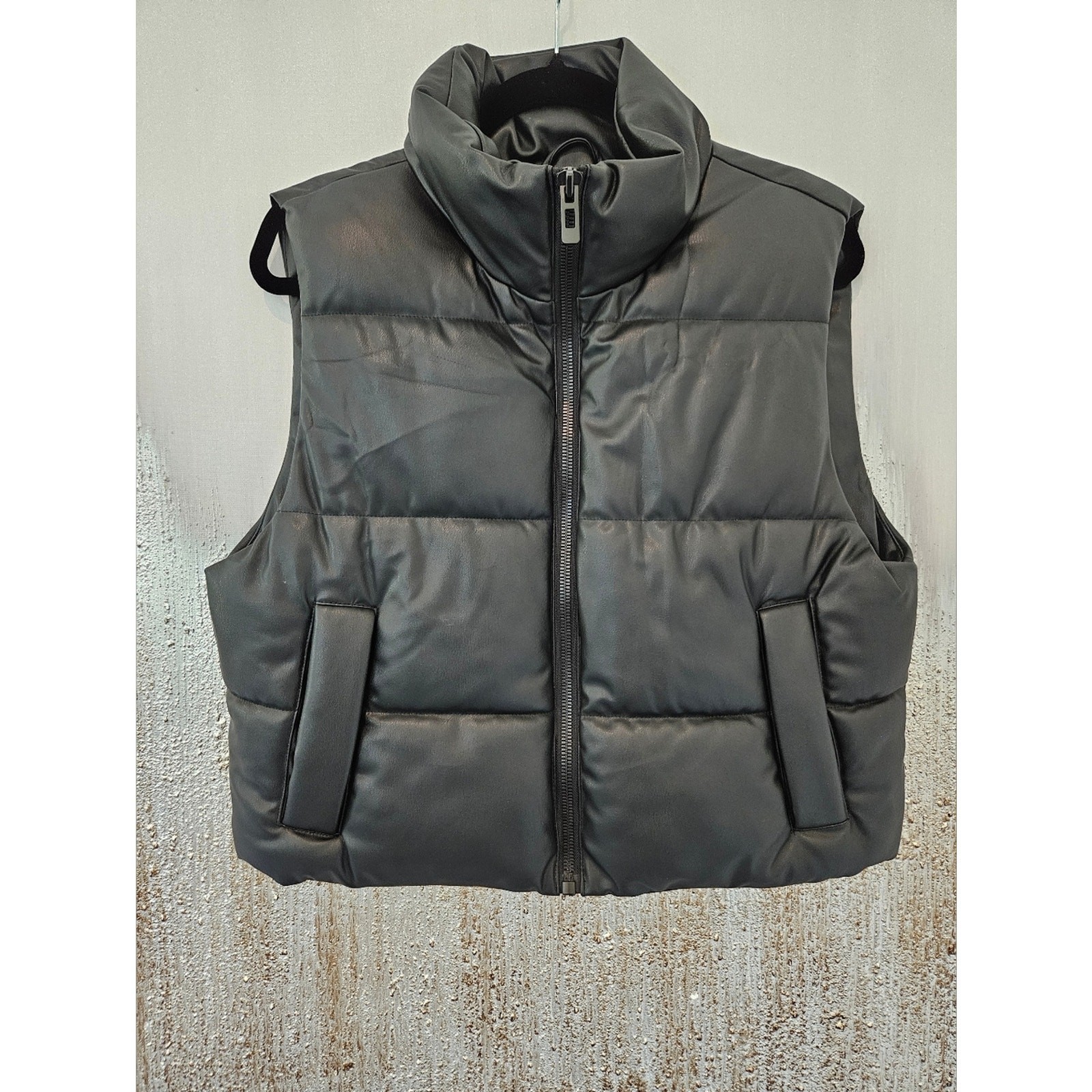 Zara Black Puffer Vest Jacket – Classic Quilted Sleeveless Coat