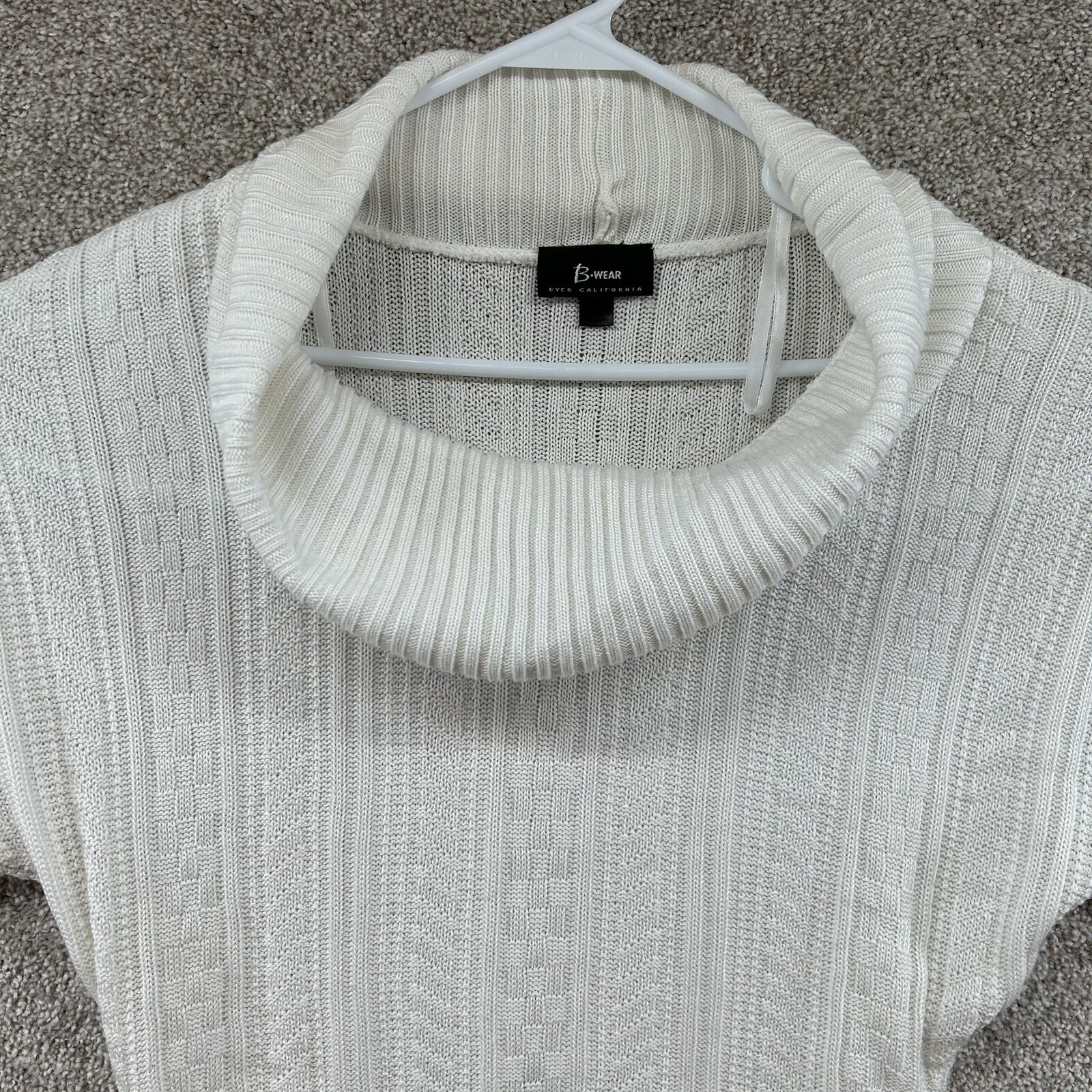 B Wear Byer California Womens Pullover Medium Short Sleeve White Knit Sweater