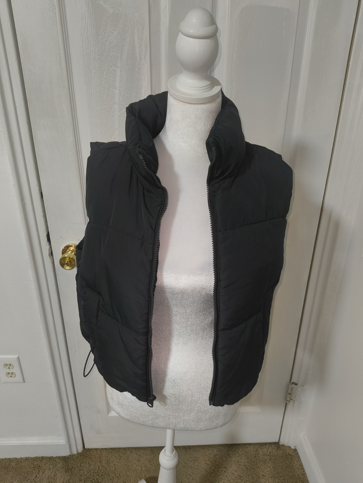 HollisterHollister Black Quilted Puffer Vest