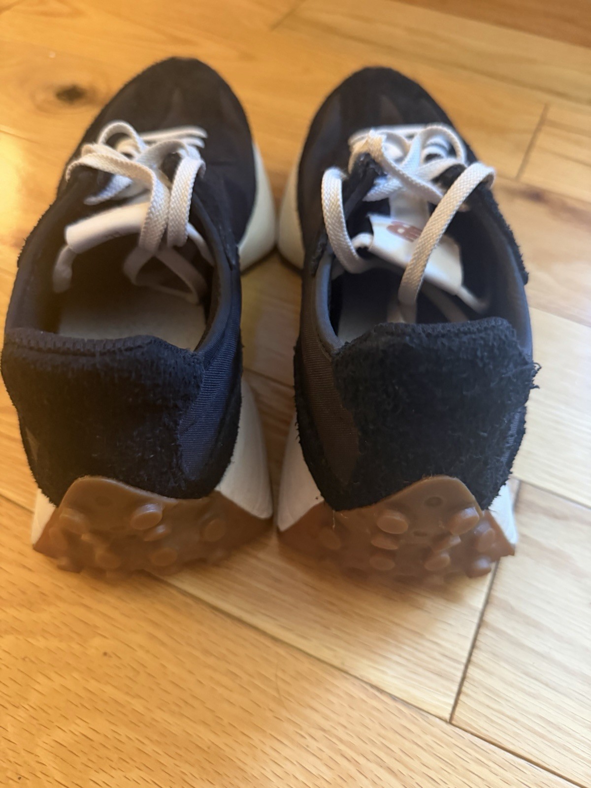 Pre-owned. Balance 327 Black And White Sneakers. Woman’s’ Size 9.