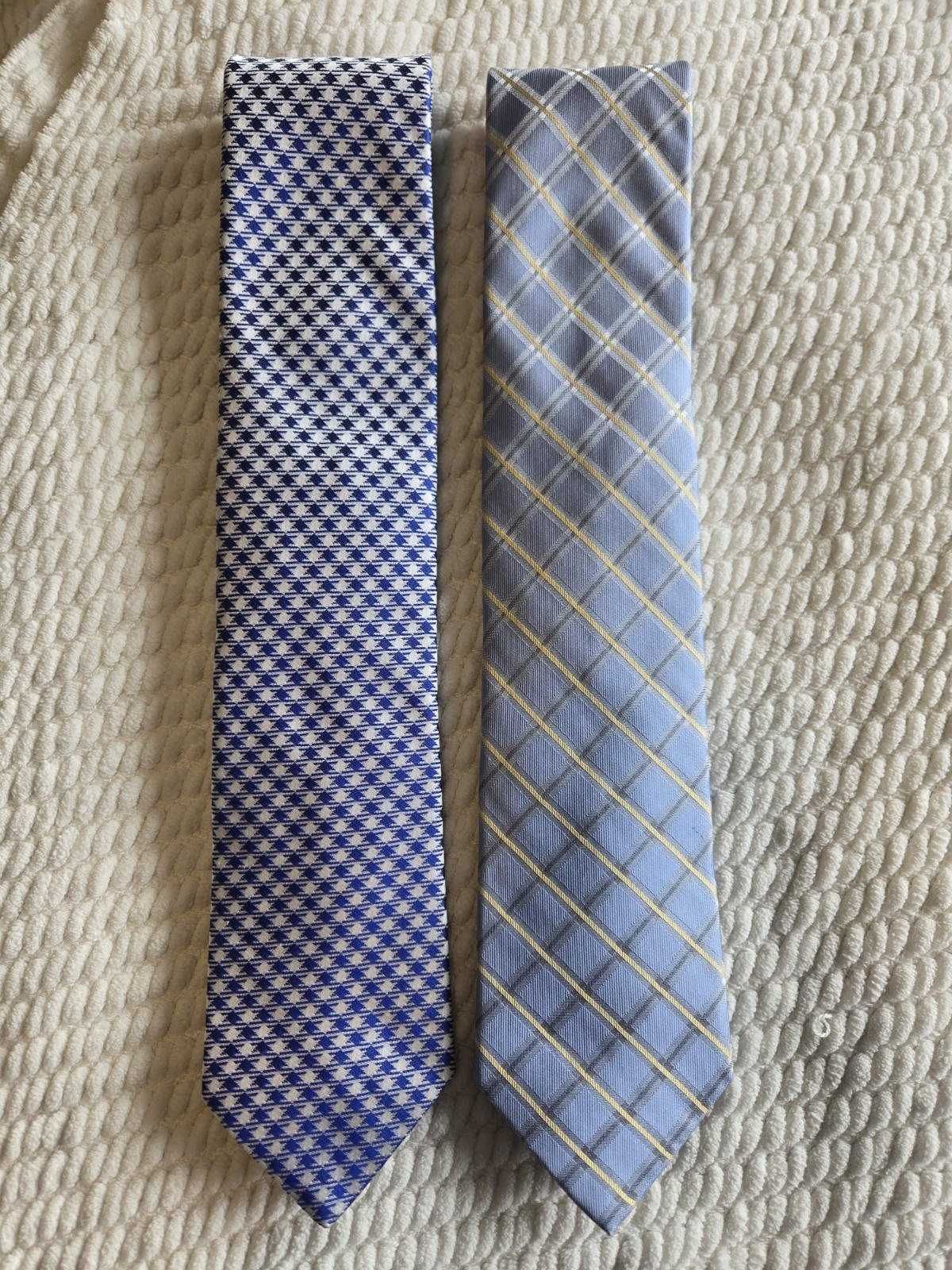 VGUC Hart Schaffner Marx 100% Silk Tie Bundle (Qty 2) 60 Inch Length 3.25 Width