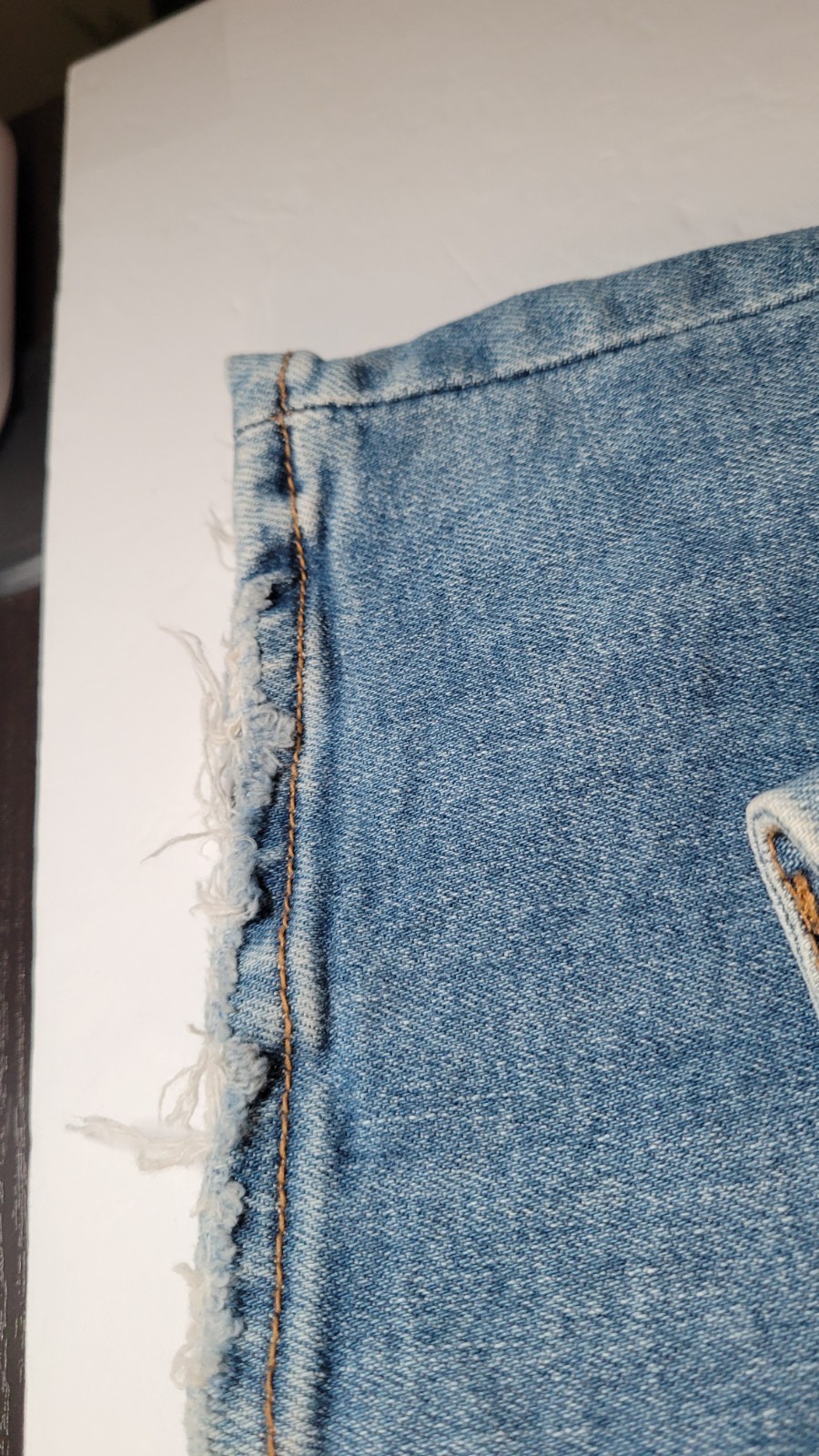 Good American Size 8 / 29 Shredded Split Back Pocket Distressed Jeans Raw Hem