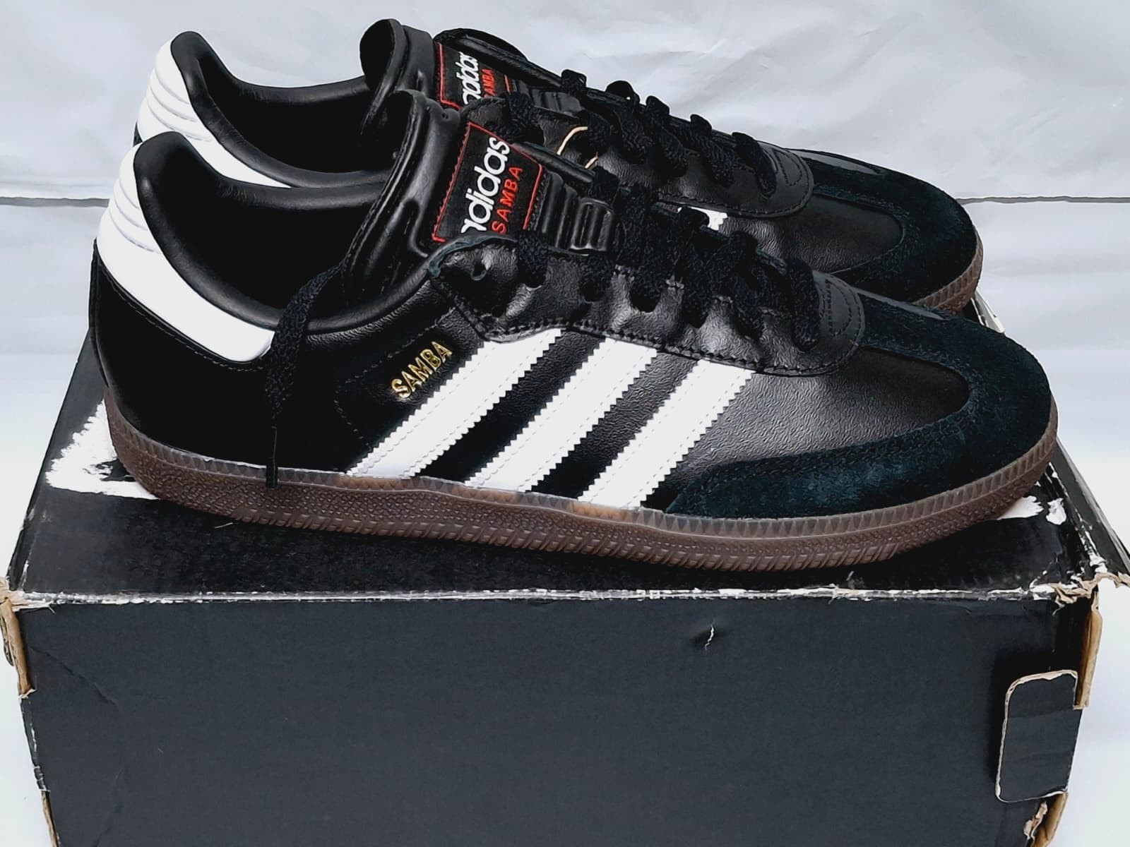 ADS-16 /Adidas Samba shoes, BLACK, size (8.5 US men-9.5US women) NEW/DAMAGED BOX