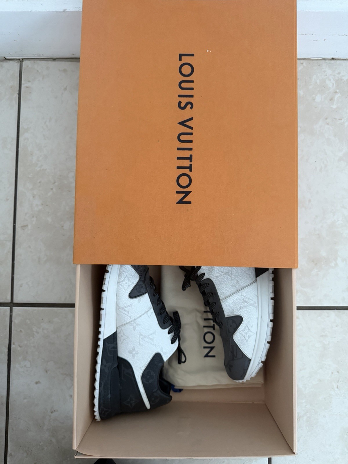 Louis Vuitton Run Away Sneaker Monogram White Eclipse Men’s Size UK 6/ US 7