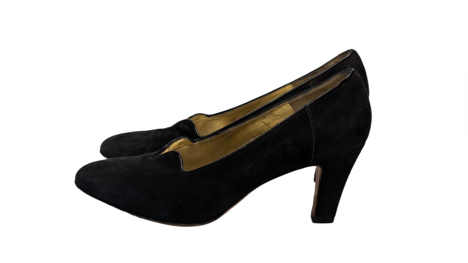 Salvatore Ferragamo 1990’s “Baronessa” Black Suede V-Neck Pumps Heels Size 7AAA