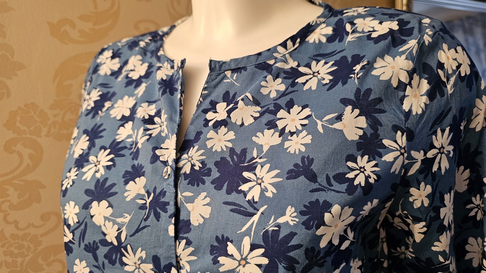 ●SEASALT OF CORNWALL●BLUE & WHITE FLORAL “WATERCOLOUR SKETCH TOP”SIZE UK 8