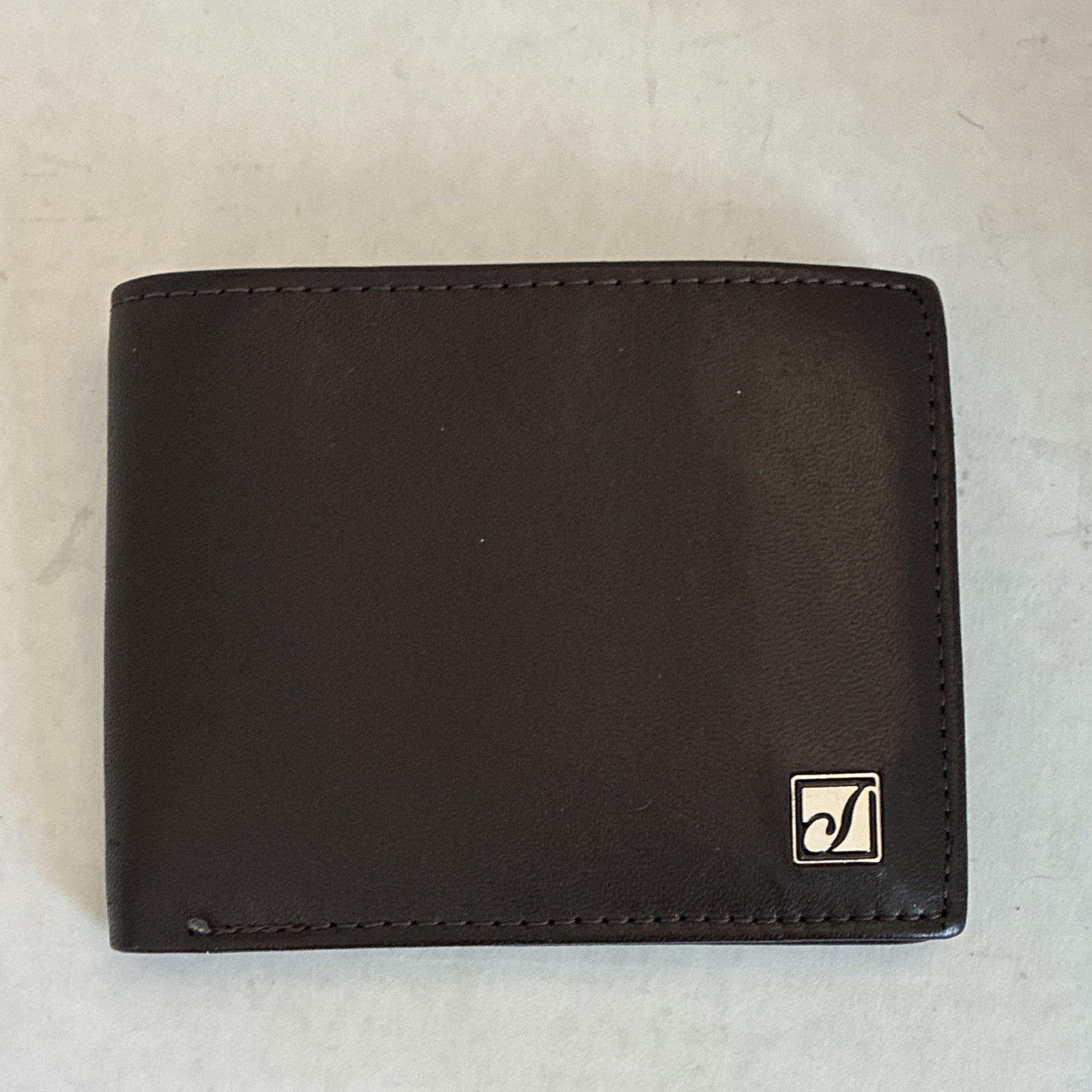 Stone Mountain Men’s Brown Solid Bifold Wallet, Credit Card Slots, Logo