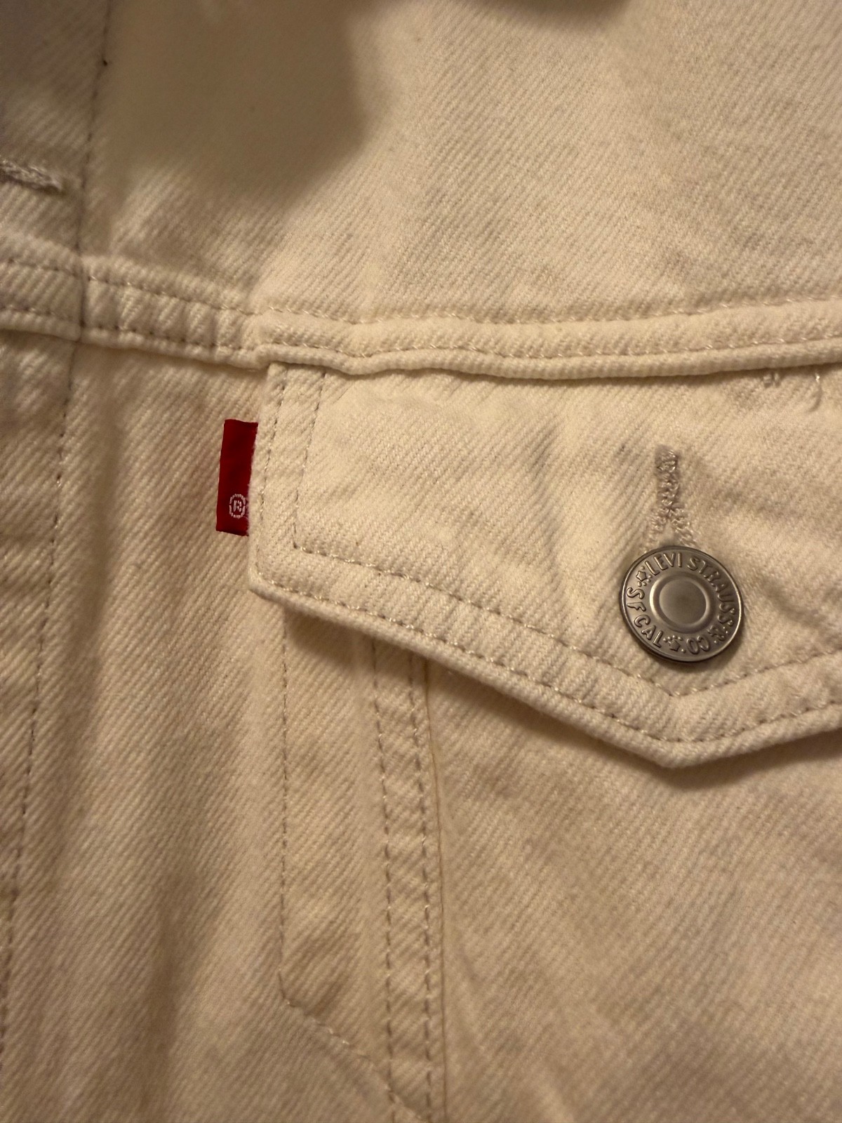 NEW – Levi’s Men’s Large Ivory White Denim Trucker Jacket