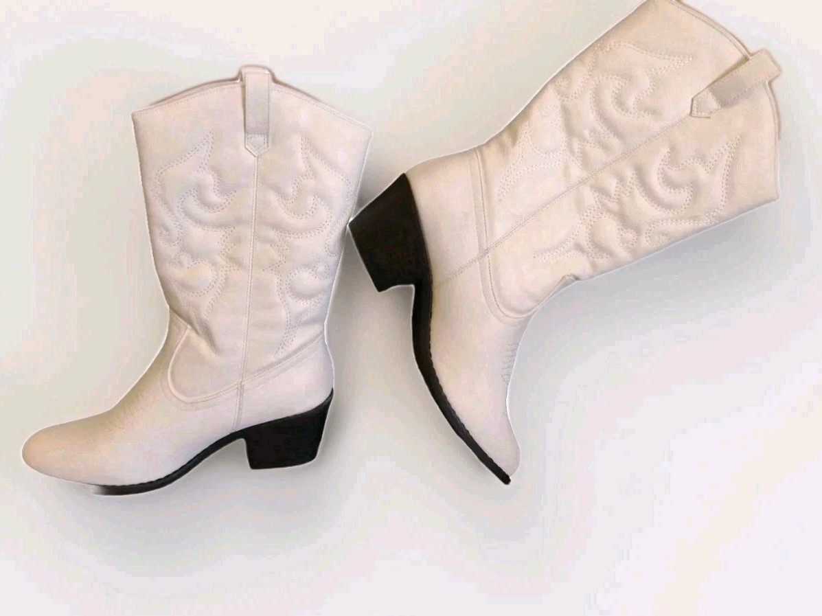 Charles Albert “Yeehaw” Women’s Boots 8M Modern 100% Vegan Leather White Pull On