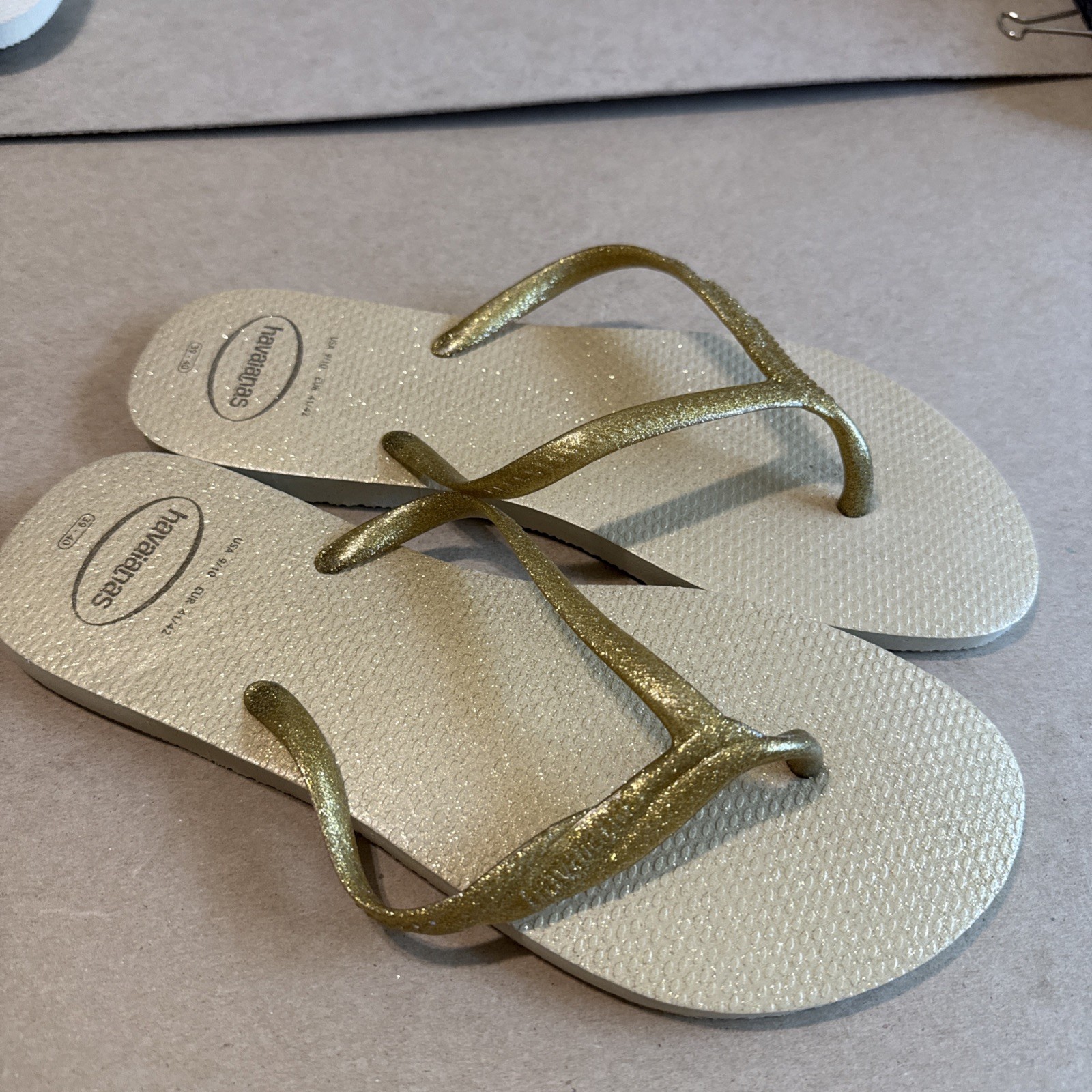 HAVAIANAS Slim Gold with Glitter Footbed and Glitter Straps 39/40 – New