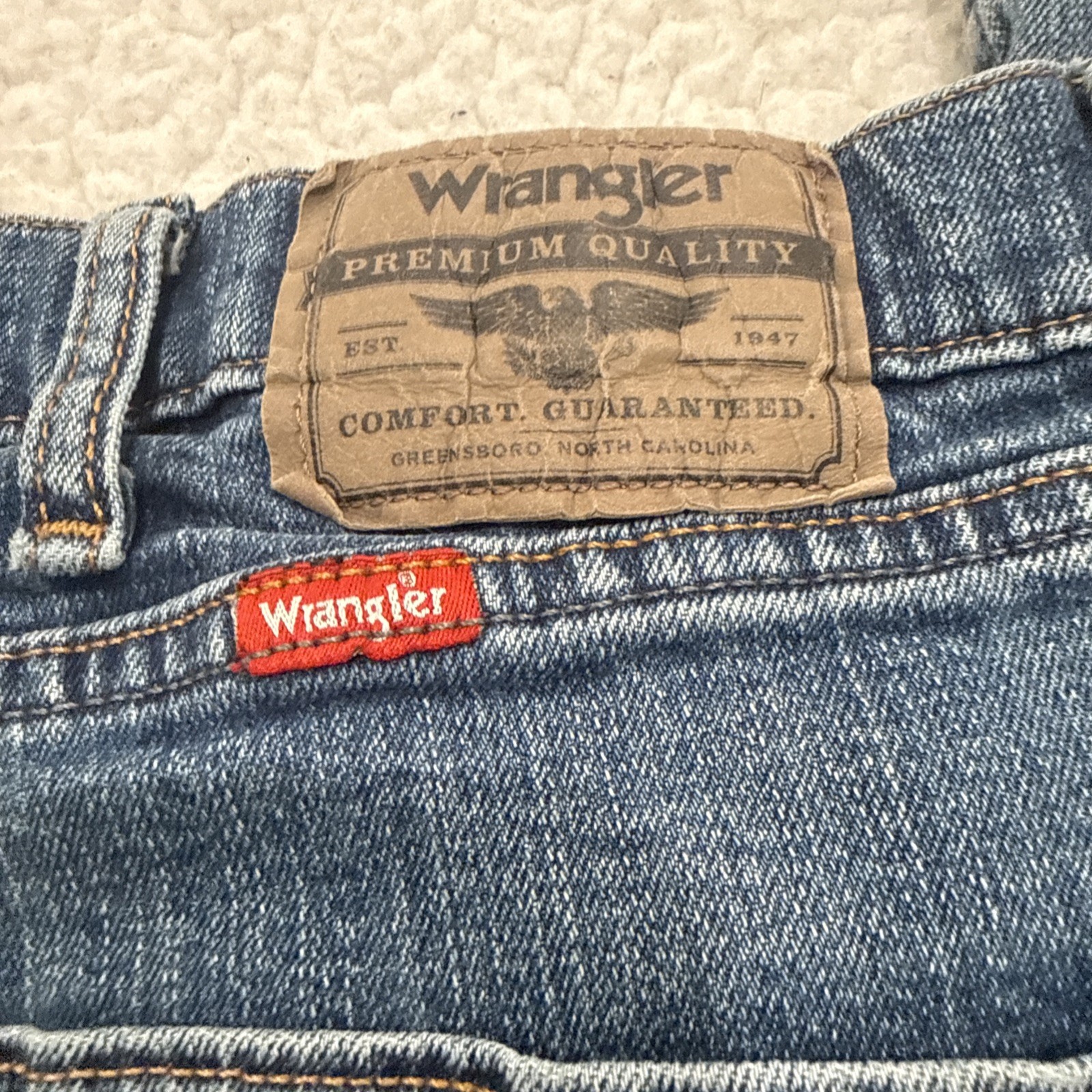 Wrangler Jeans Men’s 38×30 Blue Relaxed Fit Premium Quality Cotton workwear