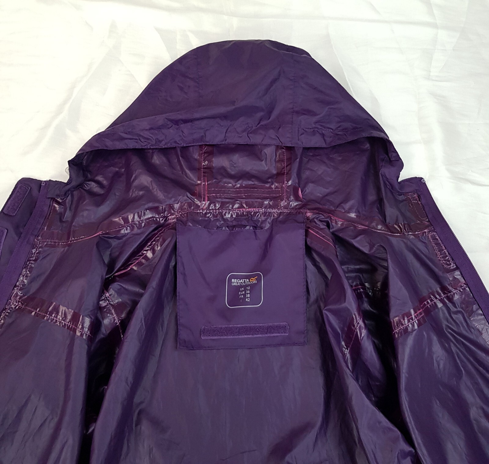 REGATTA SIZE 10UK M WOMENS PURPLE WATERPROOF LIGHTWEIGHT JACKET HOODED RAINCOAT