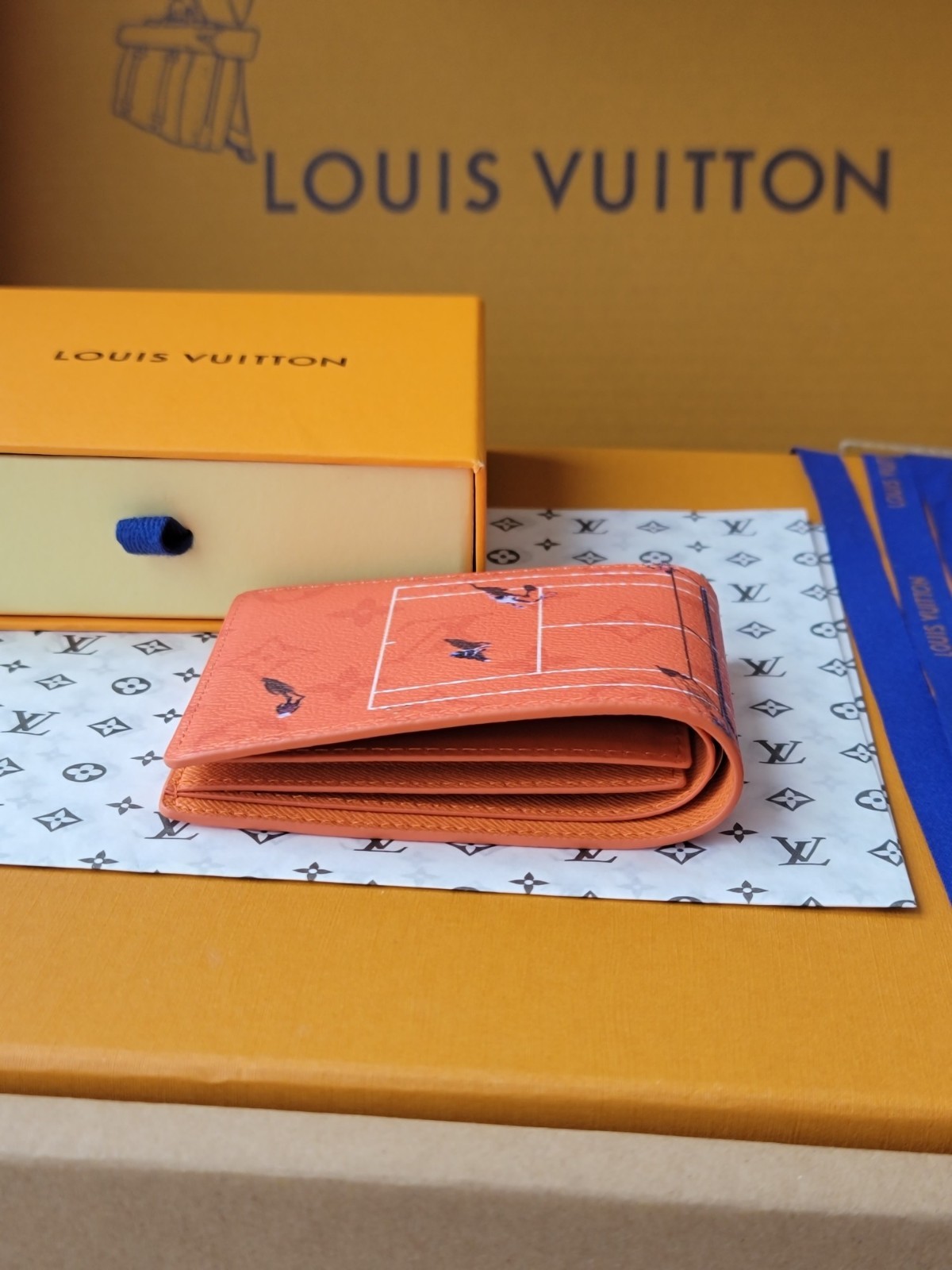 Louis Bifold Leather Wallet Court Graphic