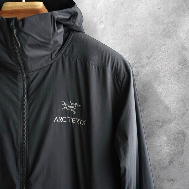 【Brand New】ARC’TERYX Atom SL Hoody Men’s – Size M – Black – Direct From Japan