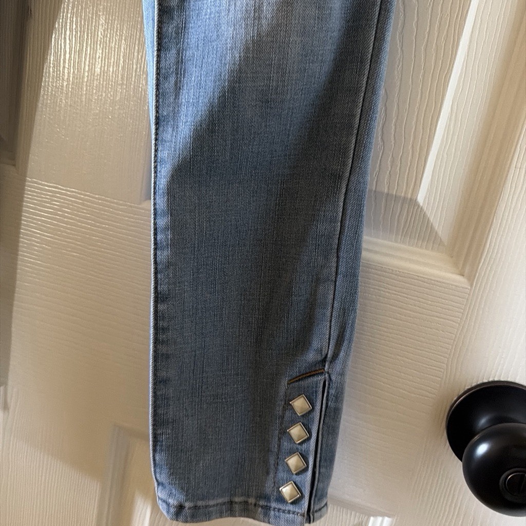 Levi’s Women’s Light Wash Blue Denim Skinny Jeans Stretch Studded Hem