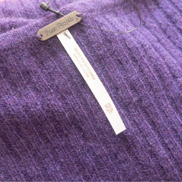 Free People NEW Cashmere Vneck Baby Tee XS Petunia Ribbed Knit Cropped