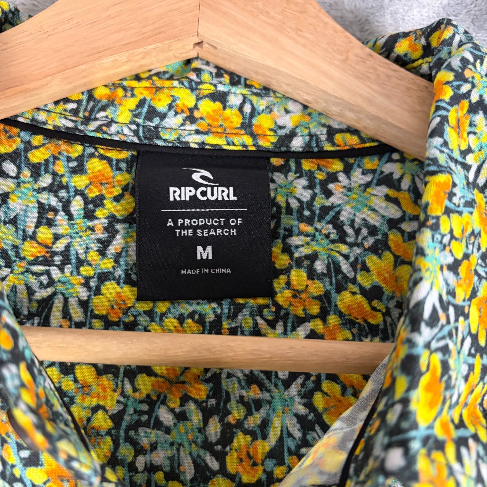 Rip Curl Shirt Mens Medium Yellow Fun Times Floral Short Sleeve Button Up NEW!
