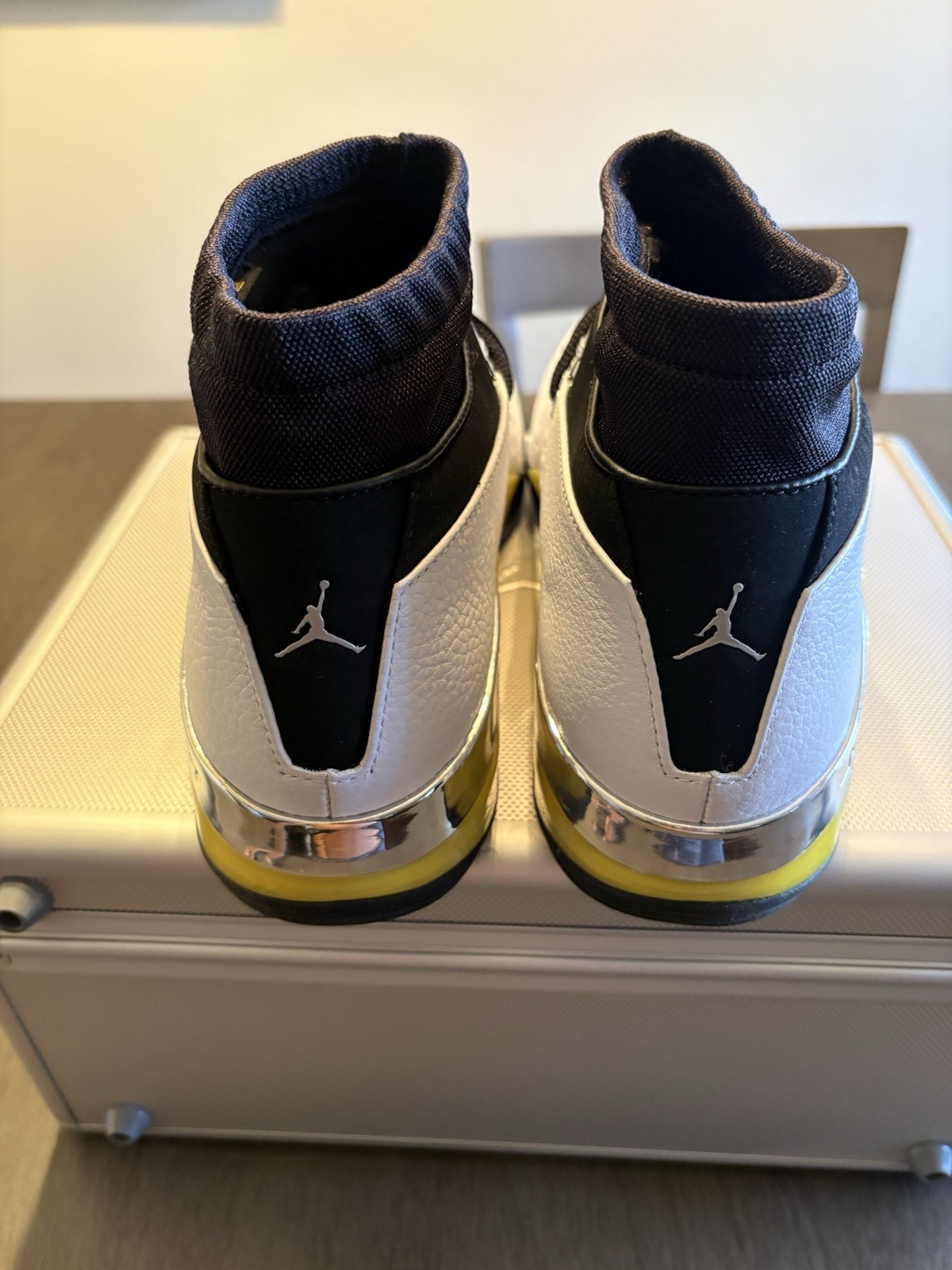 Air Jordan 17 Retro “LIGHTNING” 2024 – Size 10.5