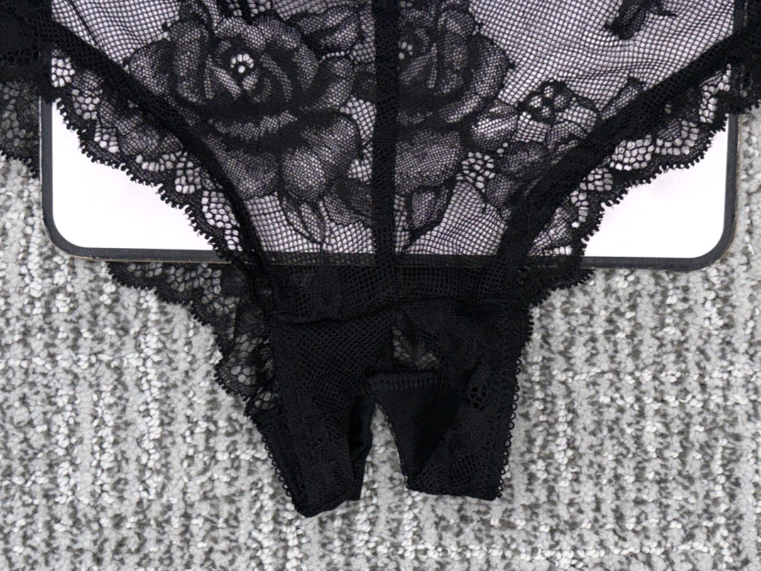 Victorias Secret Very Sexy NWT Medium Black Crotchles Lace Strappy Cheeky Panty.