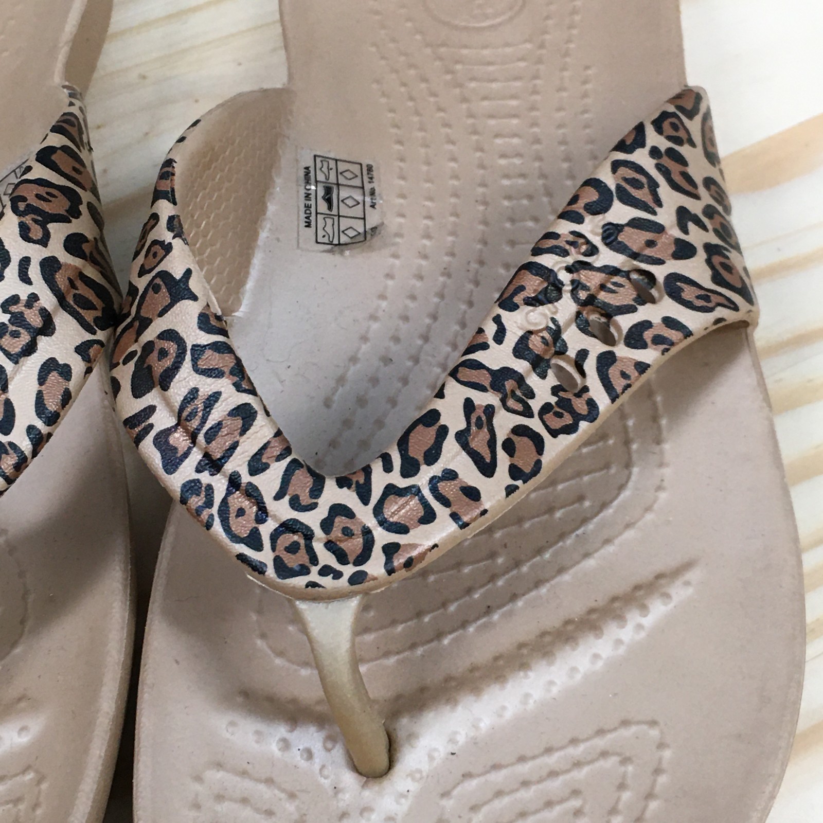 Crocs Sandals Womens 7 Kadee II Flip-Flop Brown Leopard Print Toe-Post Comfort