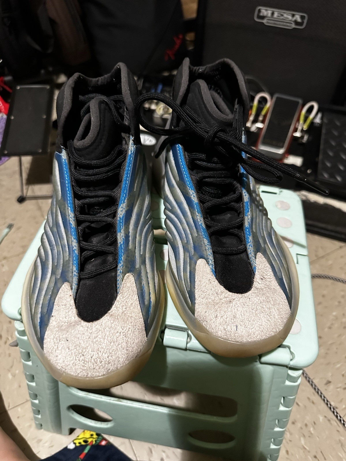 ADIDAS – YEEZY QNTM/QUANTUM BASKETBALL SHOES MENS – Size 8 used