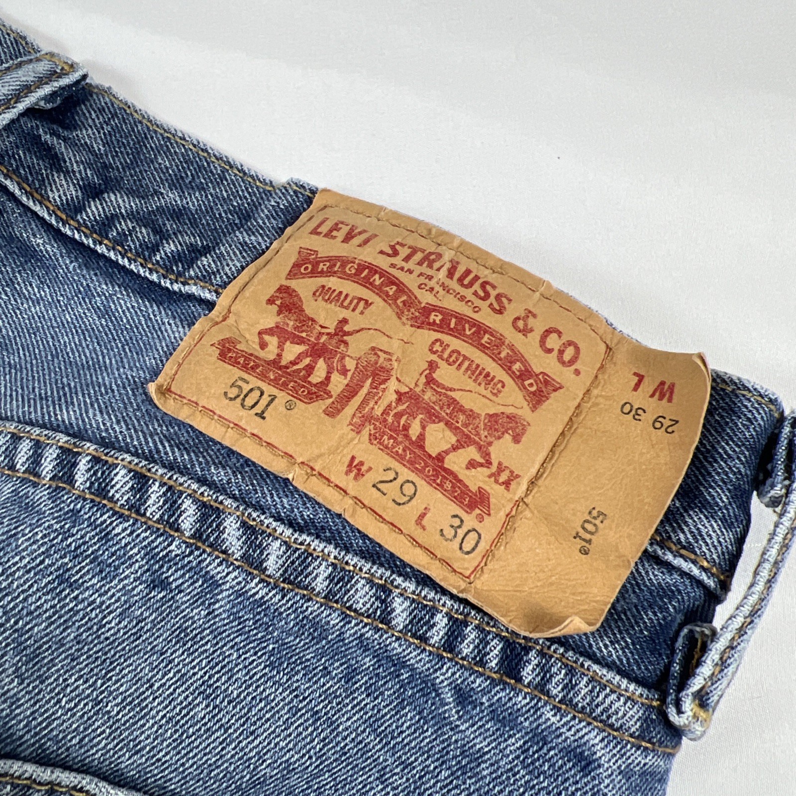 Levi’s 501 Original Fit Jeans Men’s 29×30 Medium Stonewash Button Fly 005010193