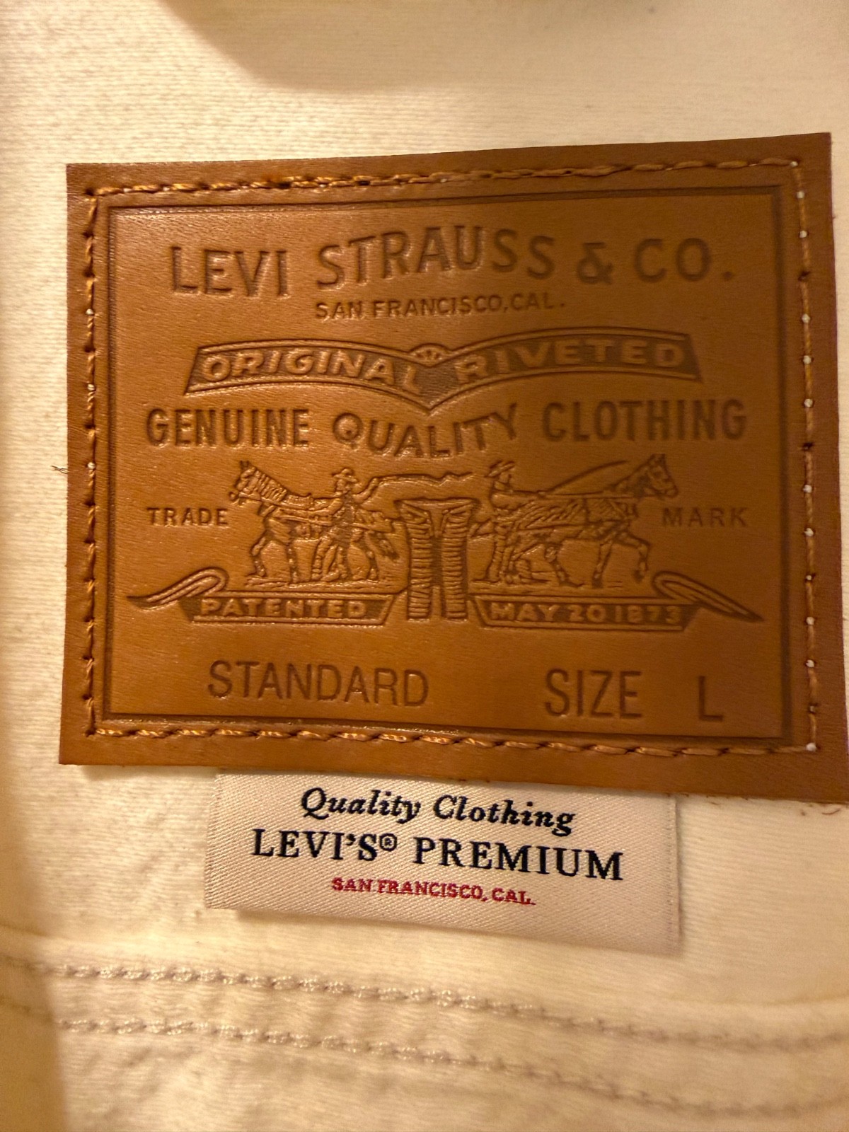NEW – Levi’s Men’s Large Ivory White Denim Trucker Jacket
