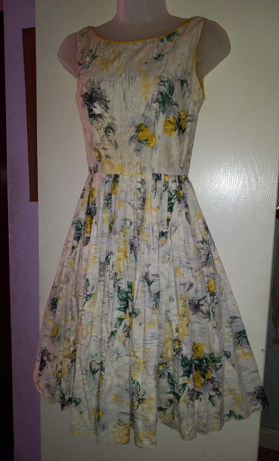 Vintage 50s Yellow Rose Bouquet Novelty Print Cotton Swing Dress VLV XS