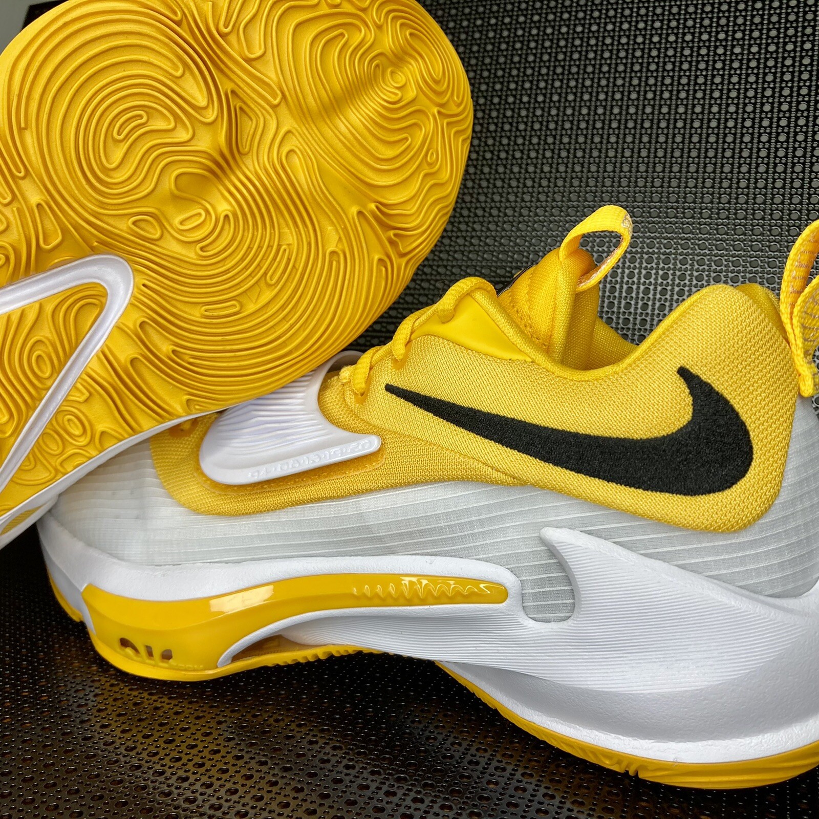 Nike Air Zoom Freak 3 TB Promo Mens Size 9.5 MVP Bucks/Giannis- University Gold