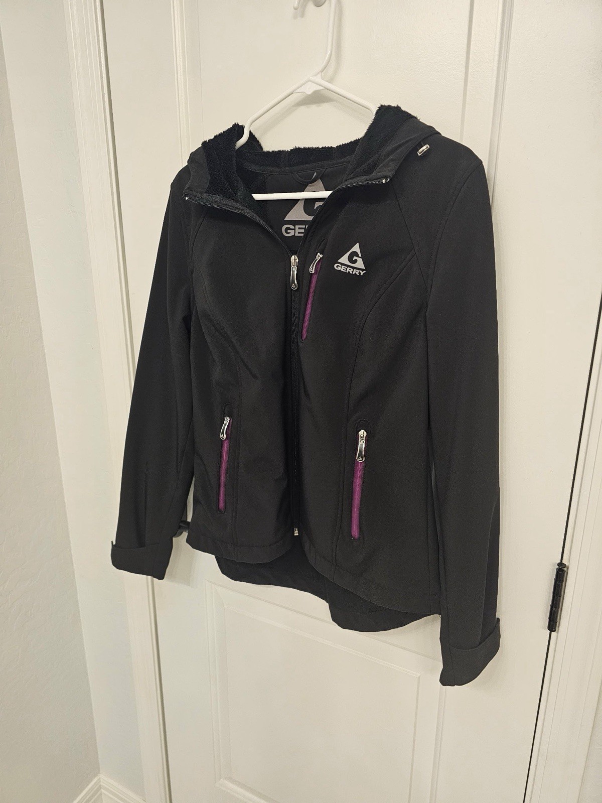 Gerry Women’s Black Hooded Full Zip Softshell Jacket Lined Zipped Pockets M