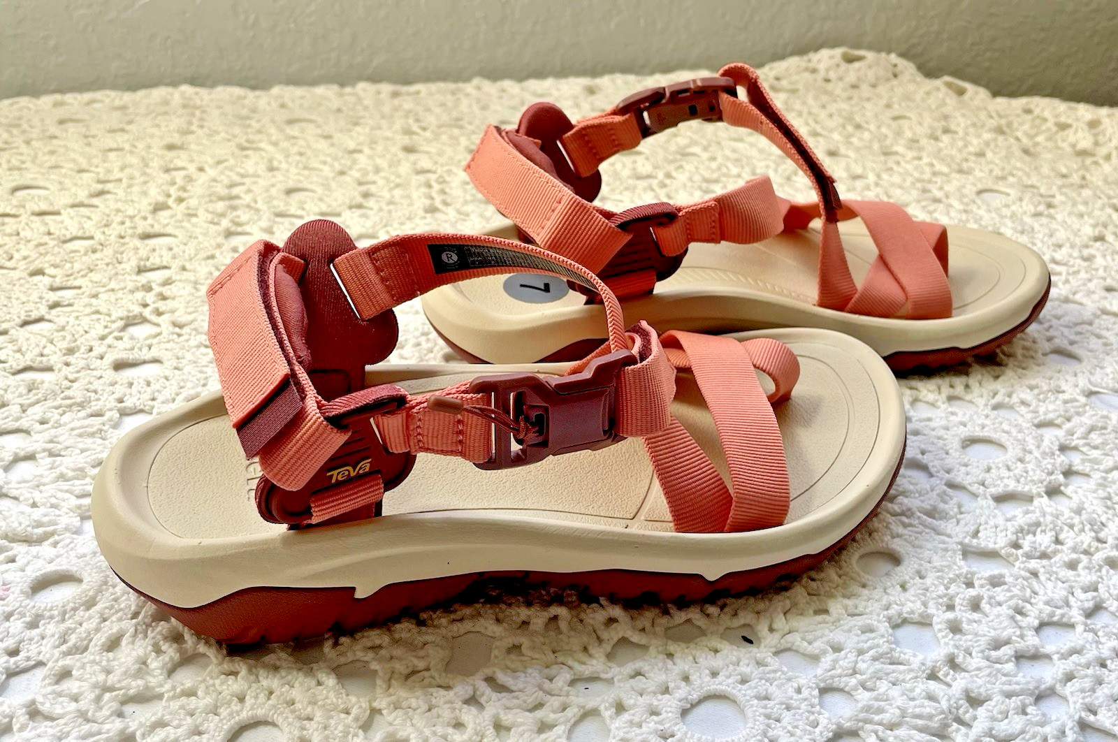 Teva Hurricane Terra Dactyl Coral Women’s Hiking Sandal Size 7