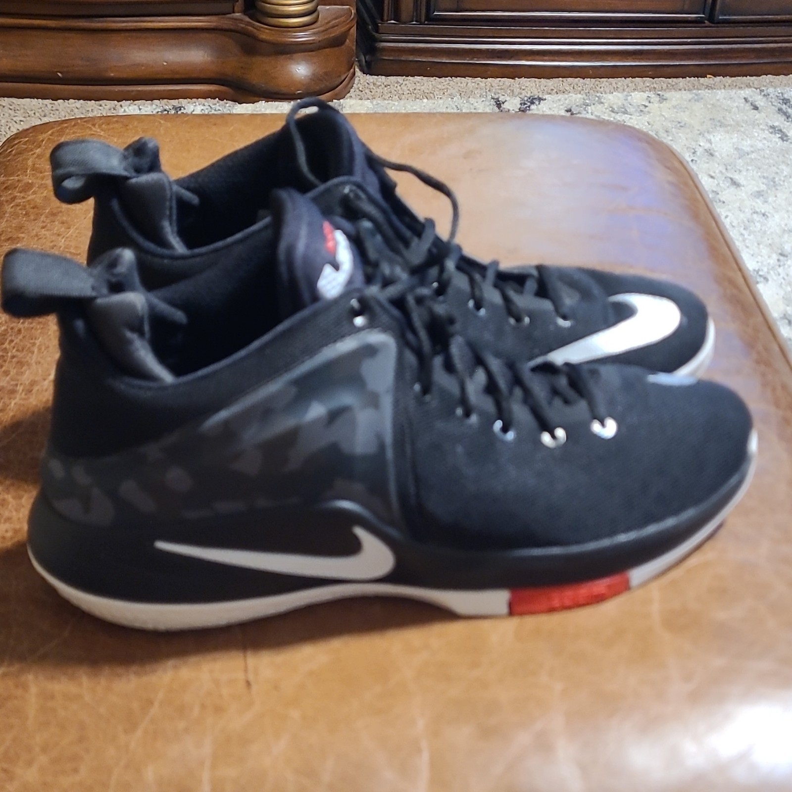 Nike LeBron Zoom Witness Mid Top Lace-Up Sneakers Black/Red 852439-002