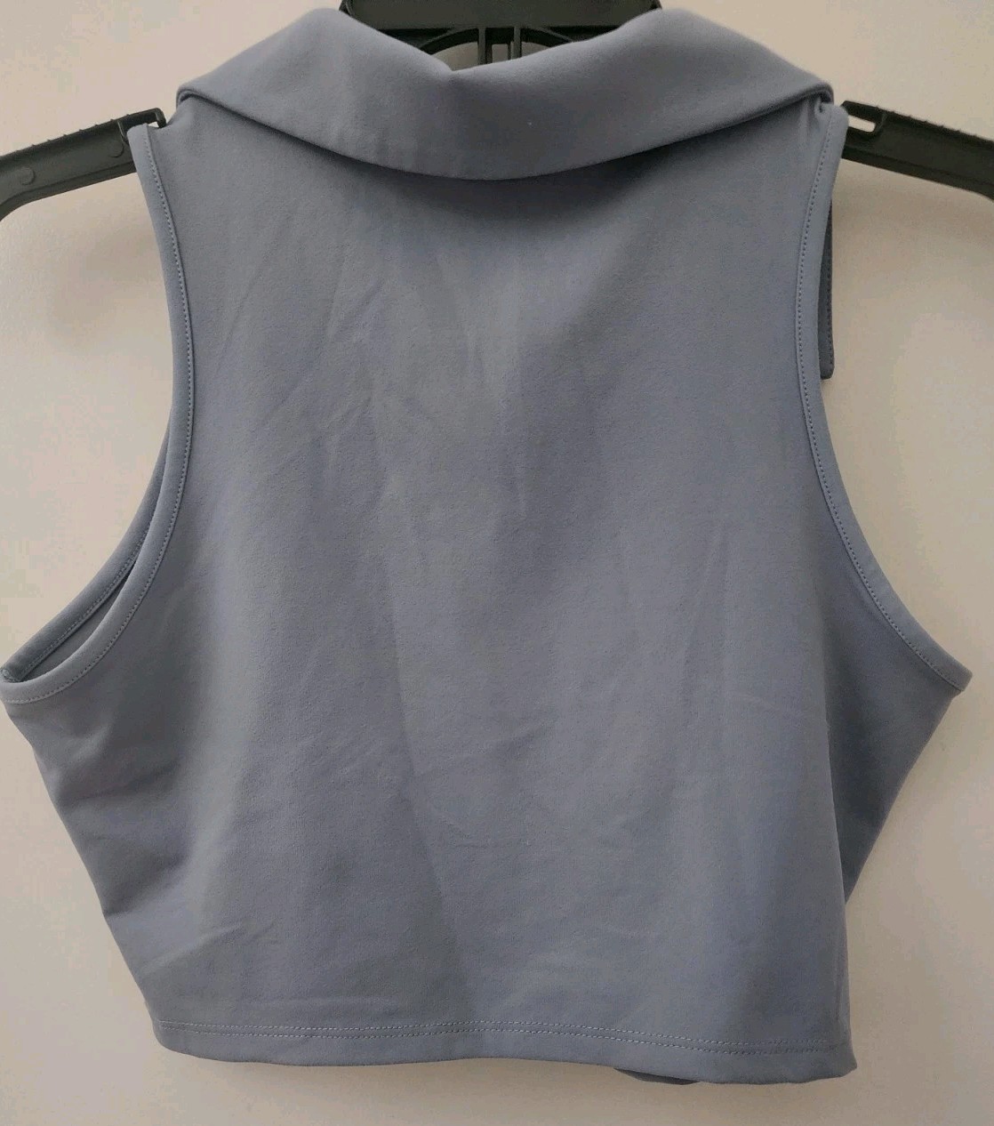 Hesperus Women’s Sleeveless Collared Crop Top With V-Neckline Size L