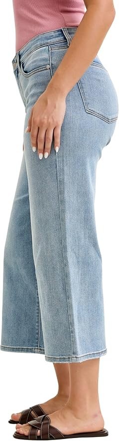 Judy Blue Mid Rise Light Wash Wide Crop Jeans – Inseam 24″