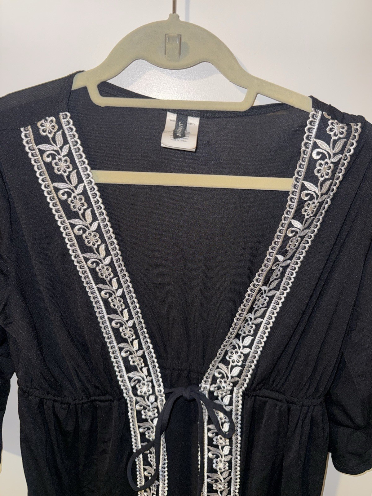 Jantzen Women’s Black Kimono Cover up Tie-Front Floral Embroidered Trim M