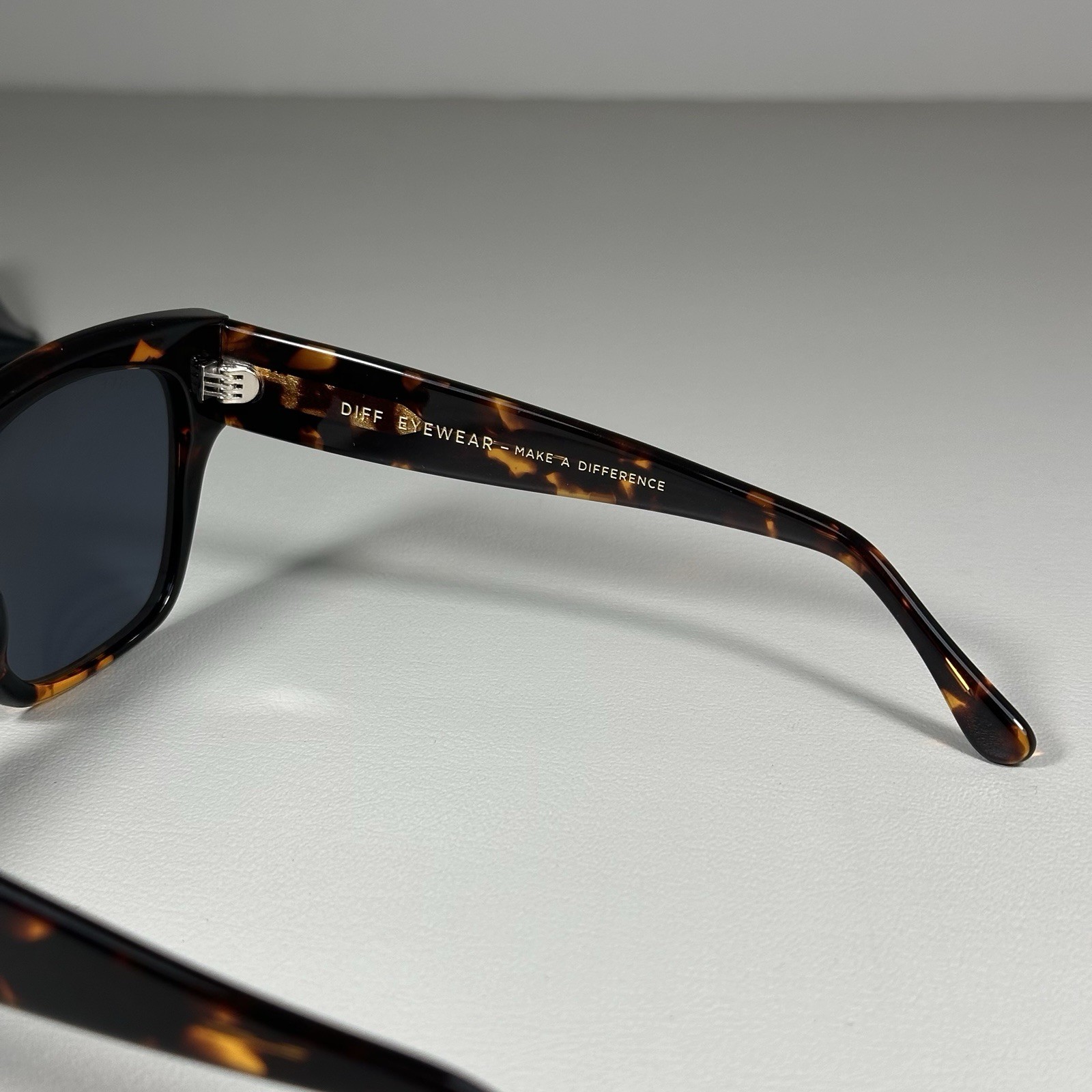 DIFF Bella II DI-GM171 Squared Tortoise Sunglasses