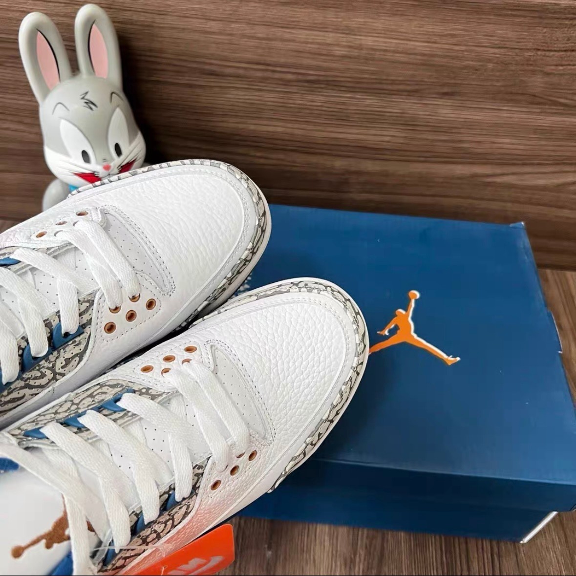 Jordan Air Jordan 3 Retro “White and True Blue” Mid-Top Basketball shoes