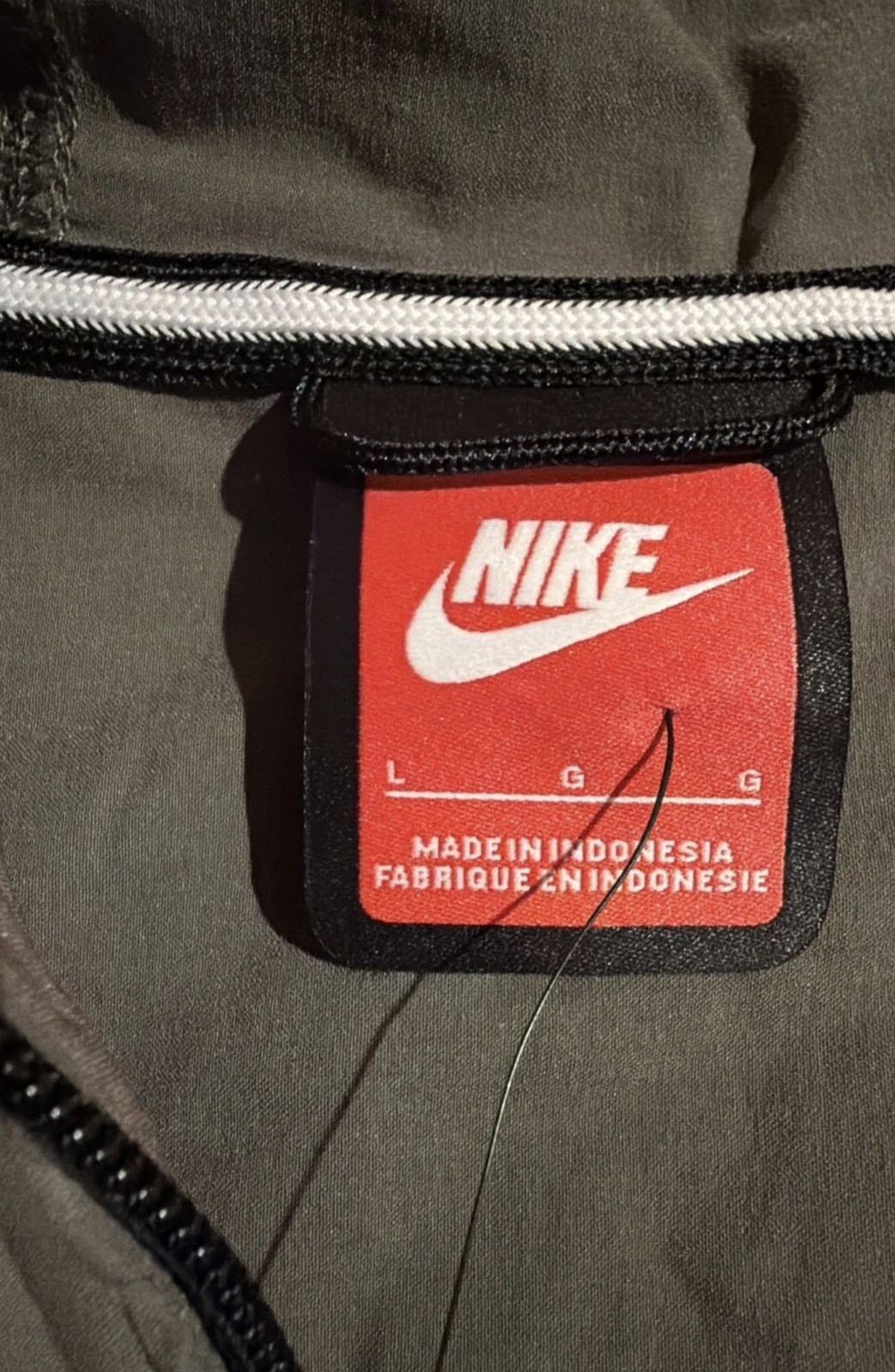 Nike Men’s Tech Windrunner – Hooded Full-Zip Nylon Jacket Olive Green – Large