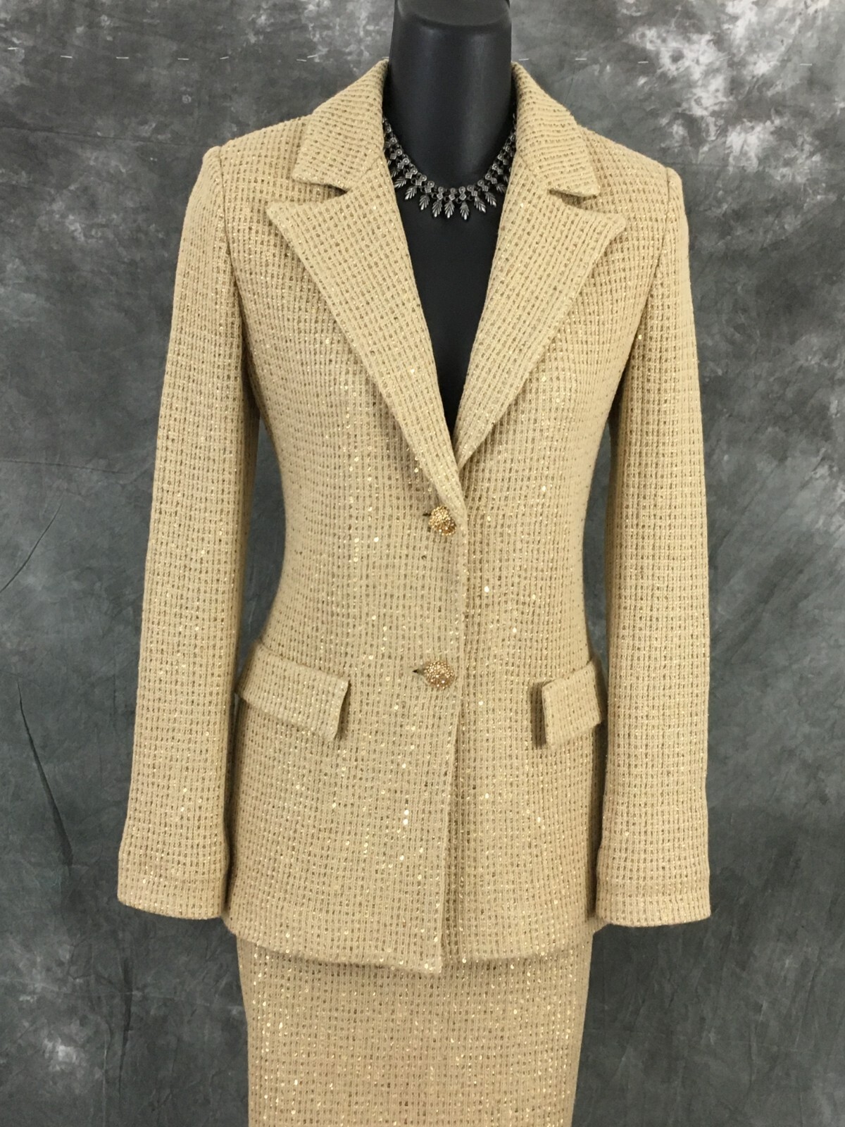 BEAUTIFUL St John gold shimmer embellished skirt suit size 4 6