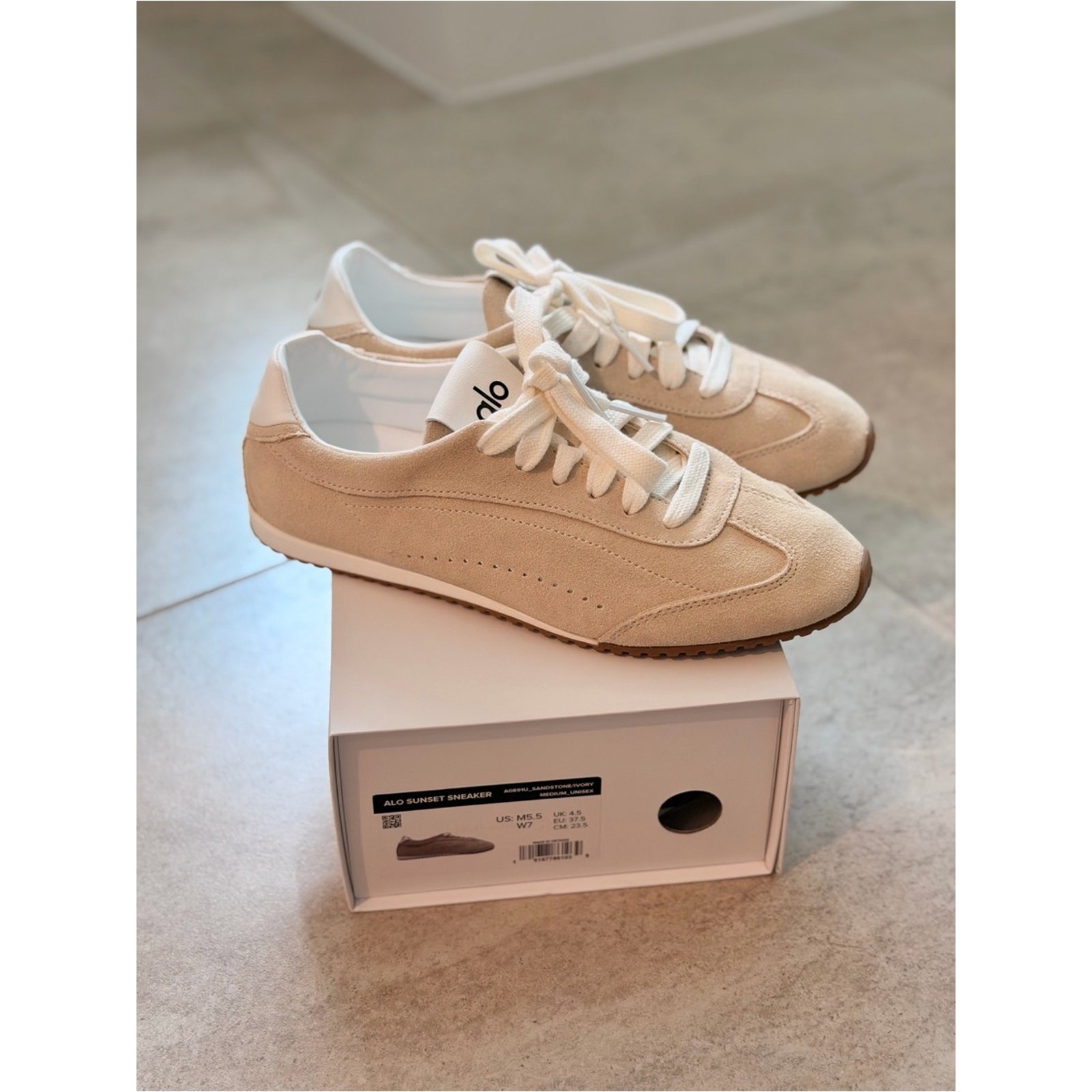 New ALO Yoga Sunset Sneaker Sandstone Suede Cream Women’s Size 7