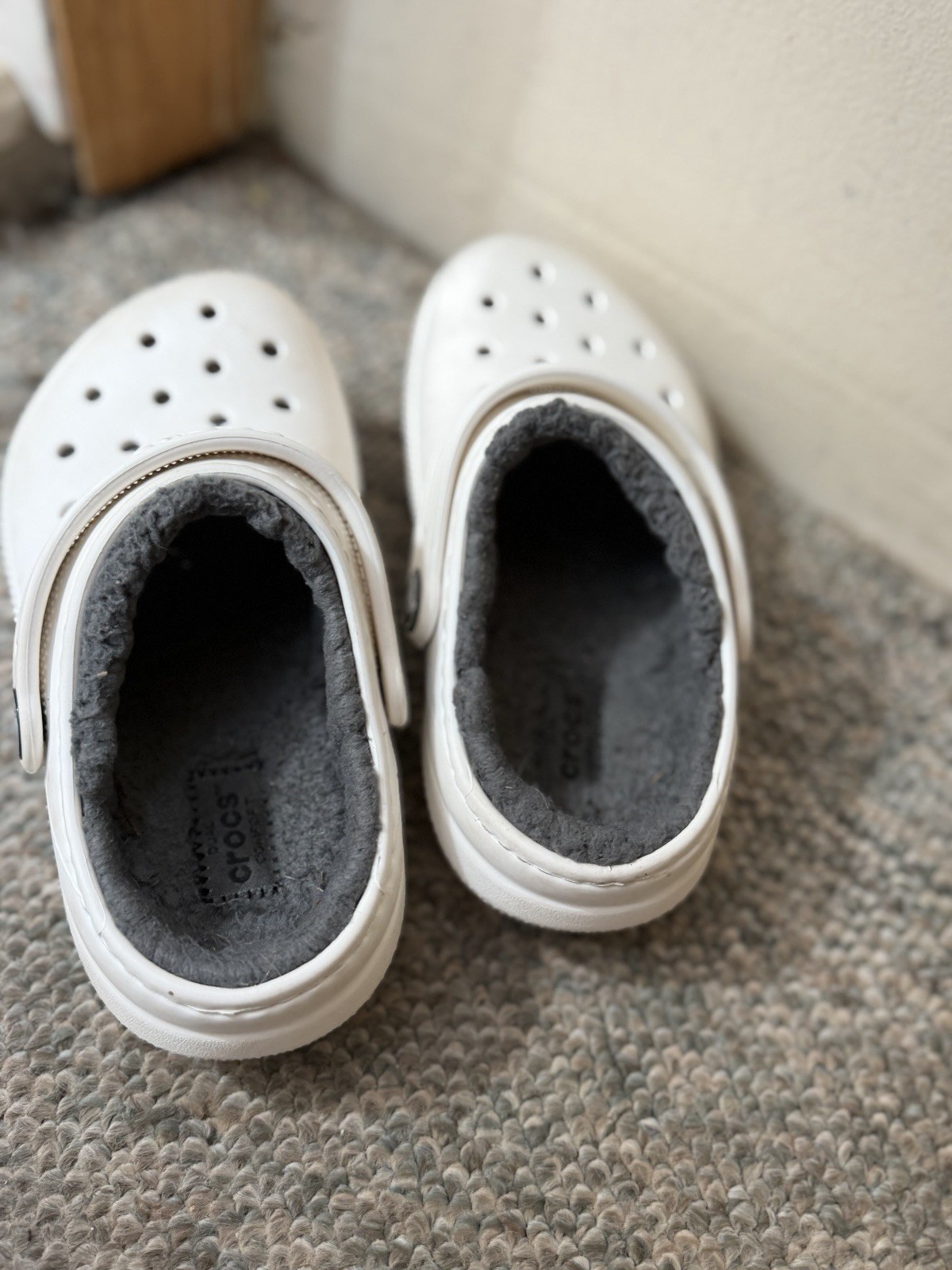 Crocs Classic Lined Clog Kids Size C11 White Fuzzy Fleece Lined Slip-On Shoes