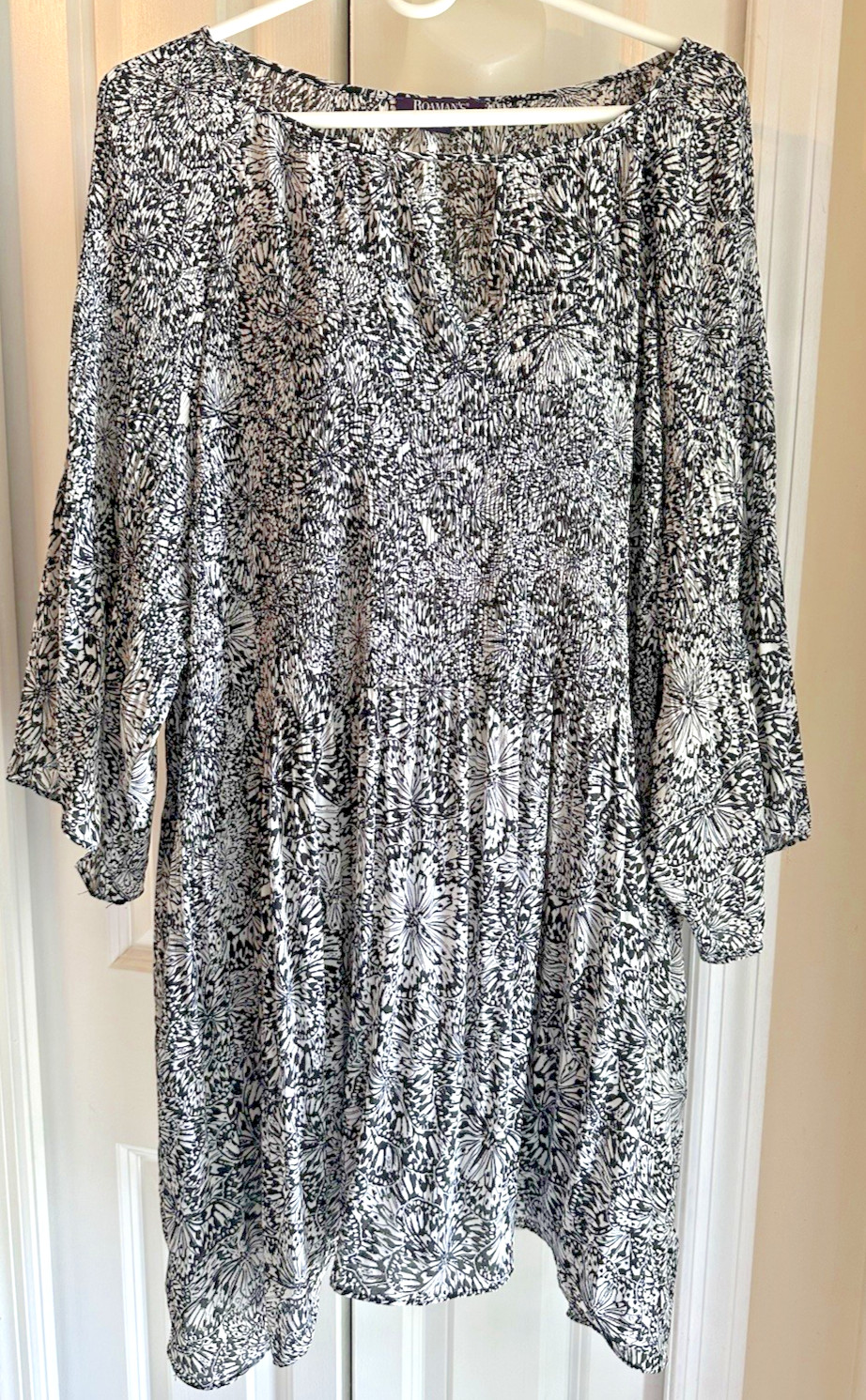 Roaman’s 30 w Woman’s Black Dressy Blouse Keyhole Neck Detail 3/4 Sleeves- NICE!