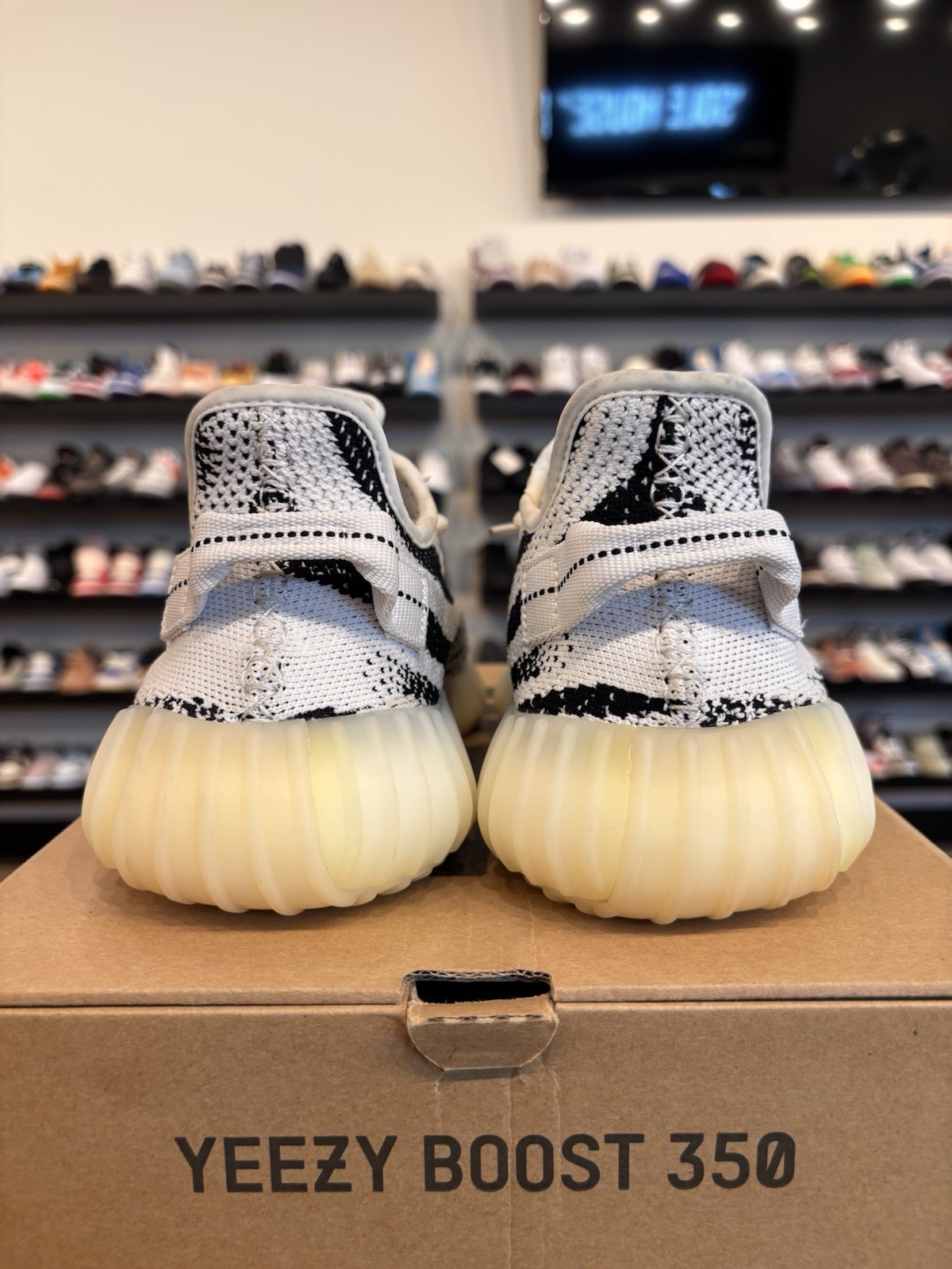 adidas Yeezy Boost 350 V2 Zebra Size 9 Pre-Owned CP9654 White Black