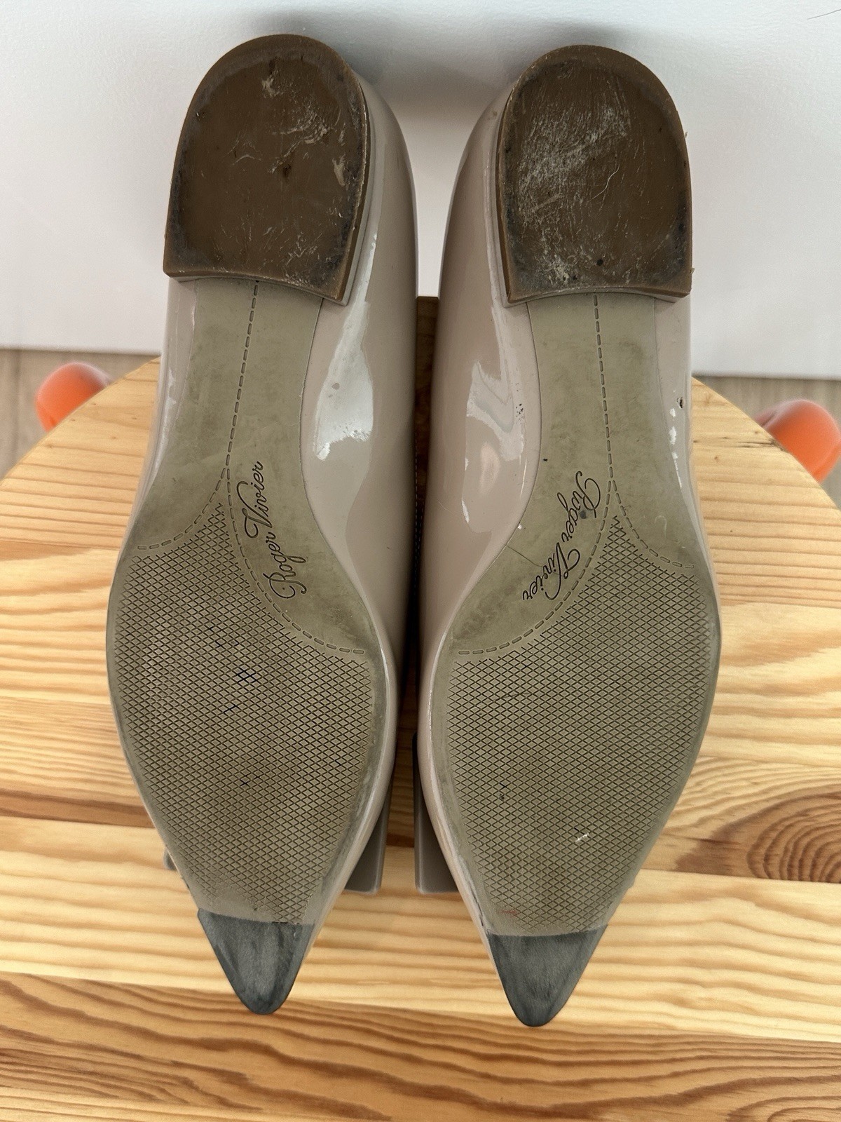 Roger Vivier Gommettine Leather Flats Beige 38 w/ Box, Dust Bag