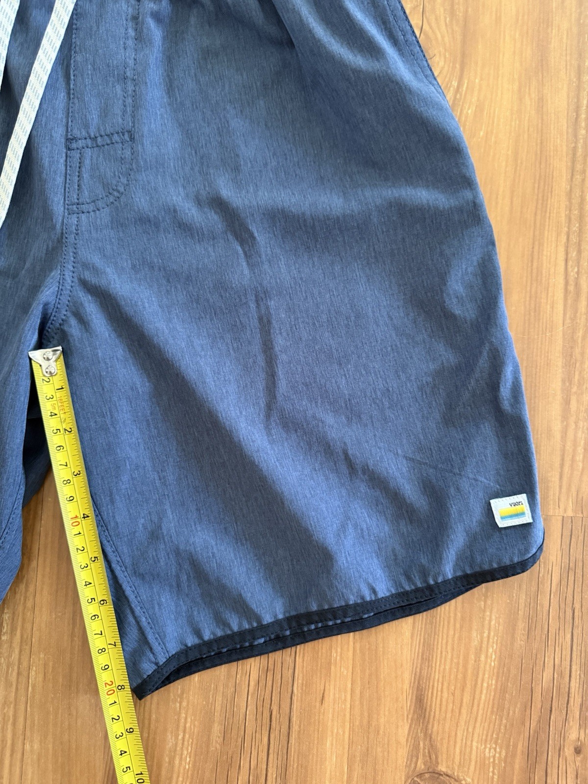 Vuori Mens Medium Performance Shorts Blue Heather 4-Way Stretch Zip Pocket