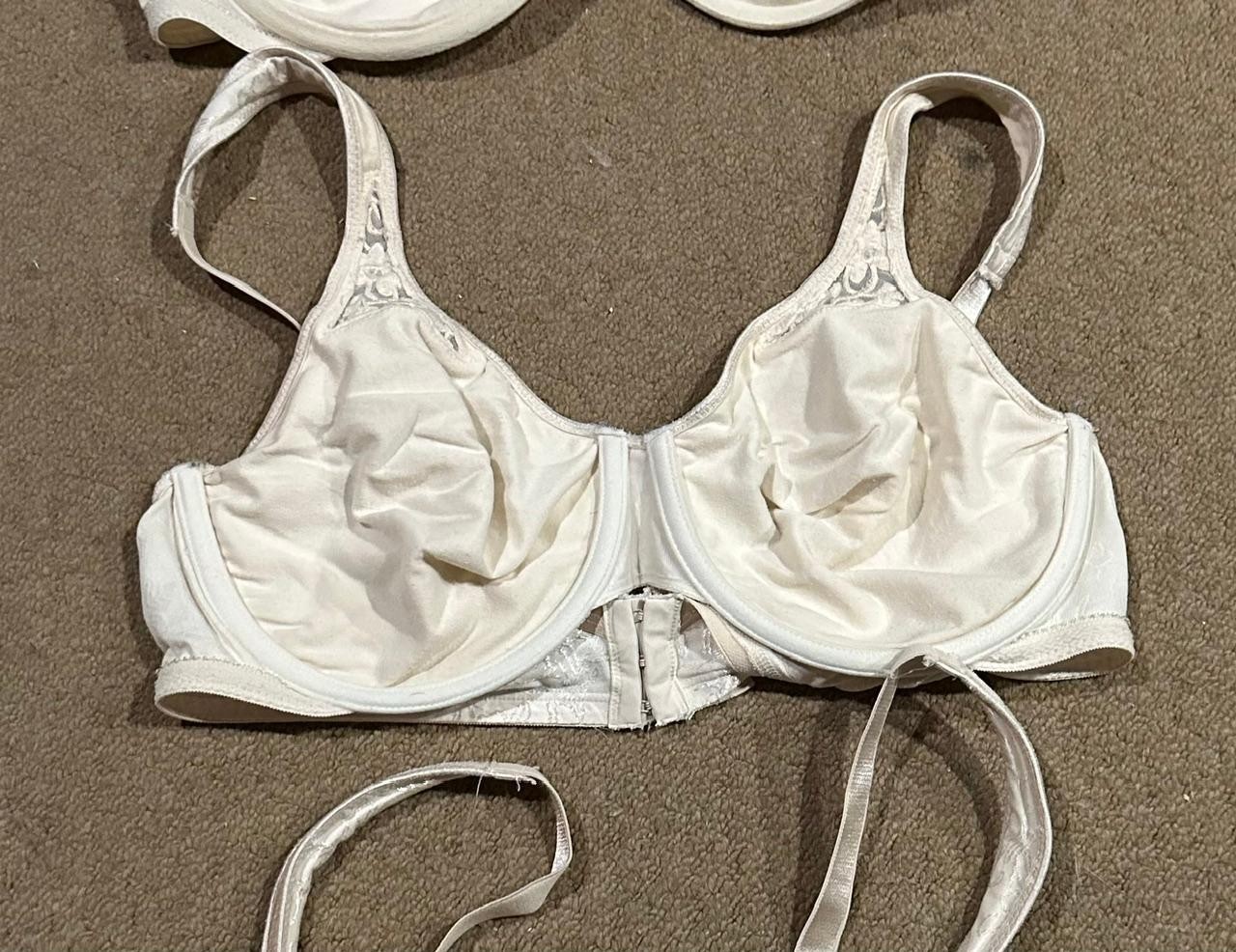 7 Count- Playtex Secrets Seamless Underwire Unlined Bra Full Coverage Ivory 42C